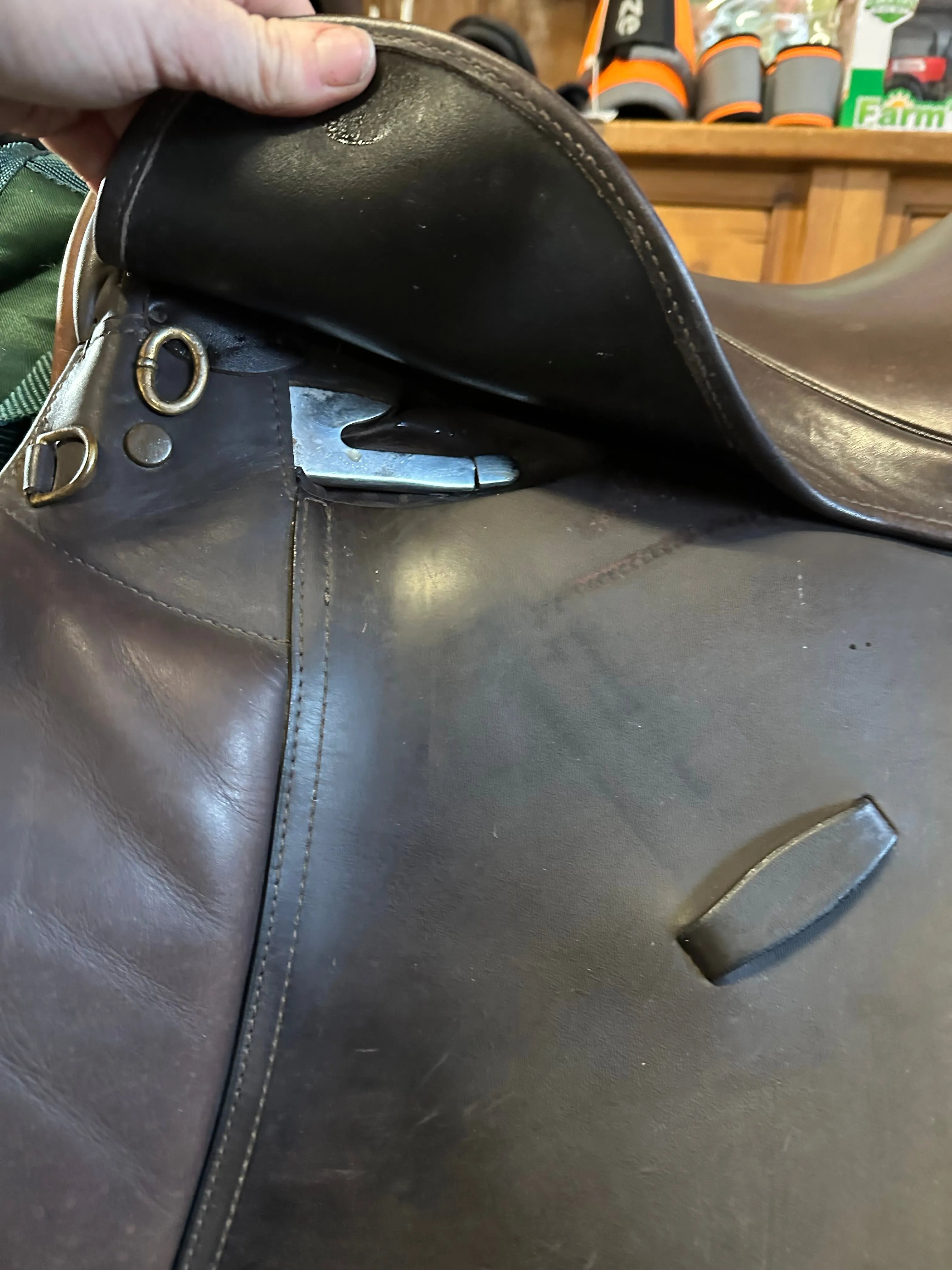 18”  Saferide Walsall English leather saddle Wide fit
