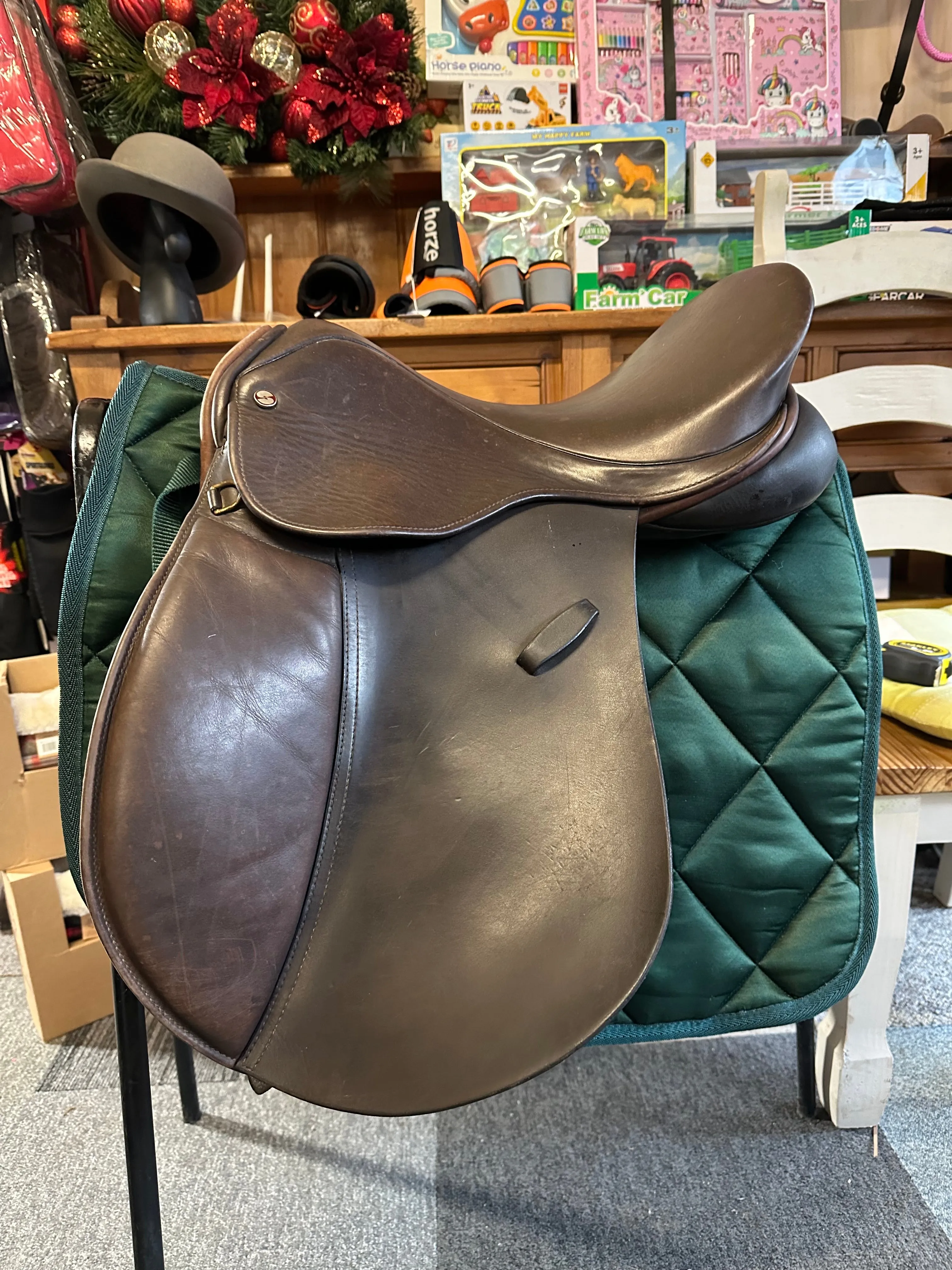 18”  Saferide Walsall English leather saddle Wide fit