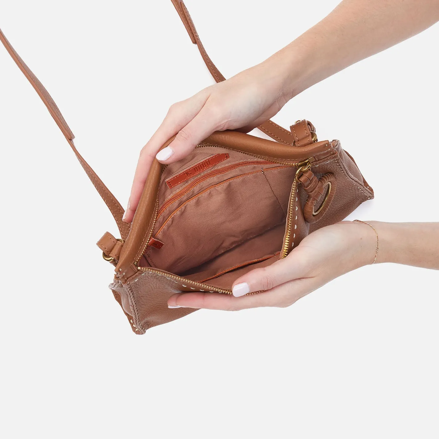 Austin Medium Crossbody In Pebbled Leather - Warm Honey