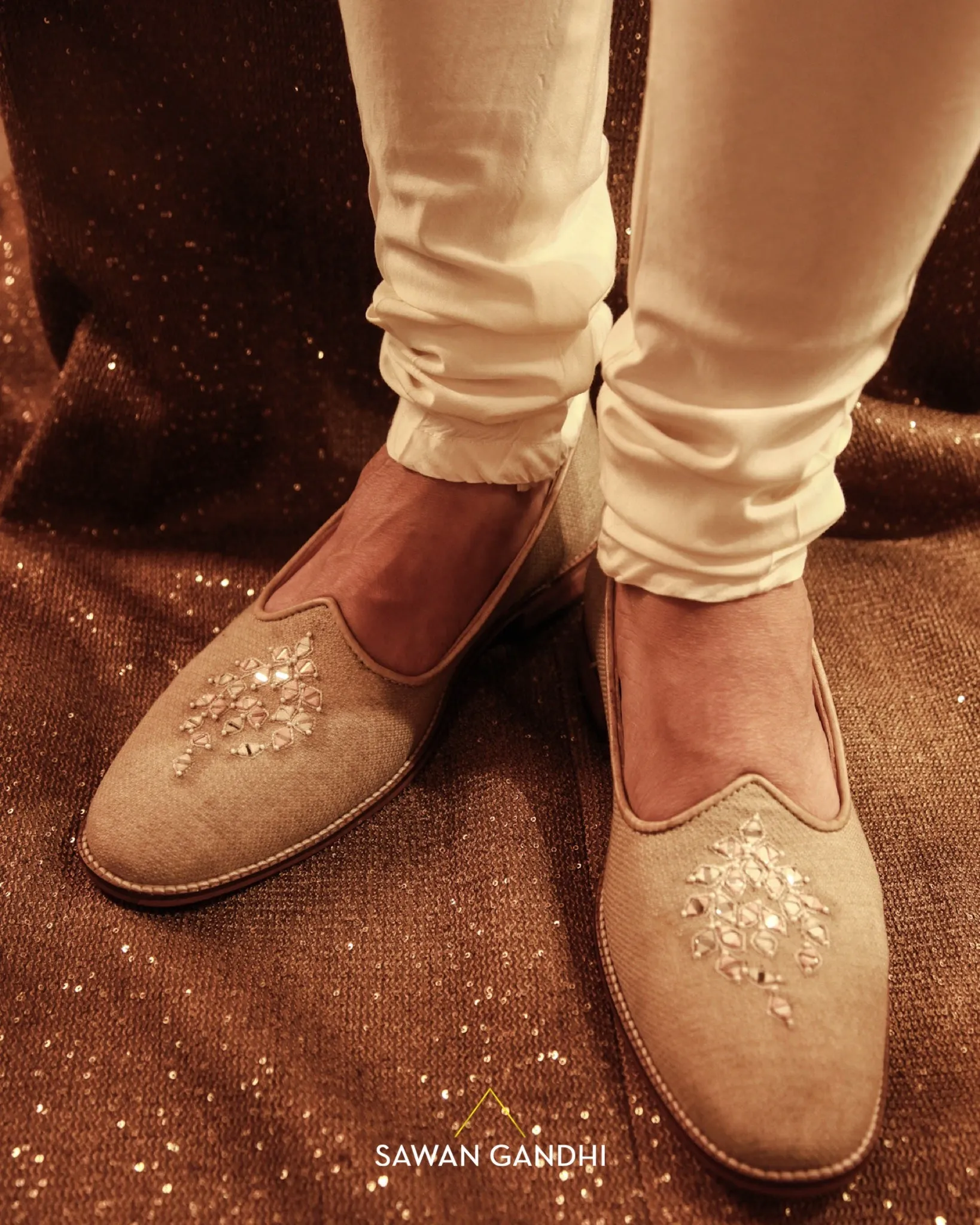 Beige mirror shoes