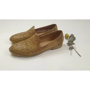 Betts pre-owned brown/camel vegan leather perforated slide on shoes size 7