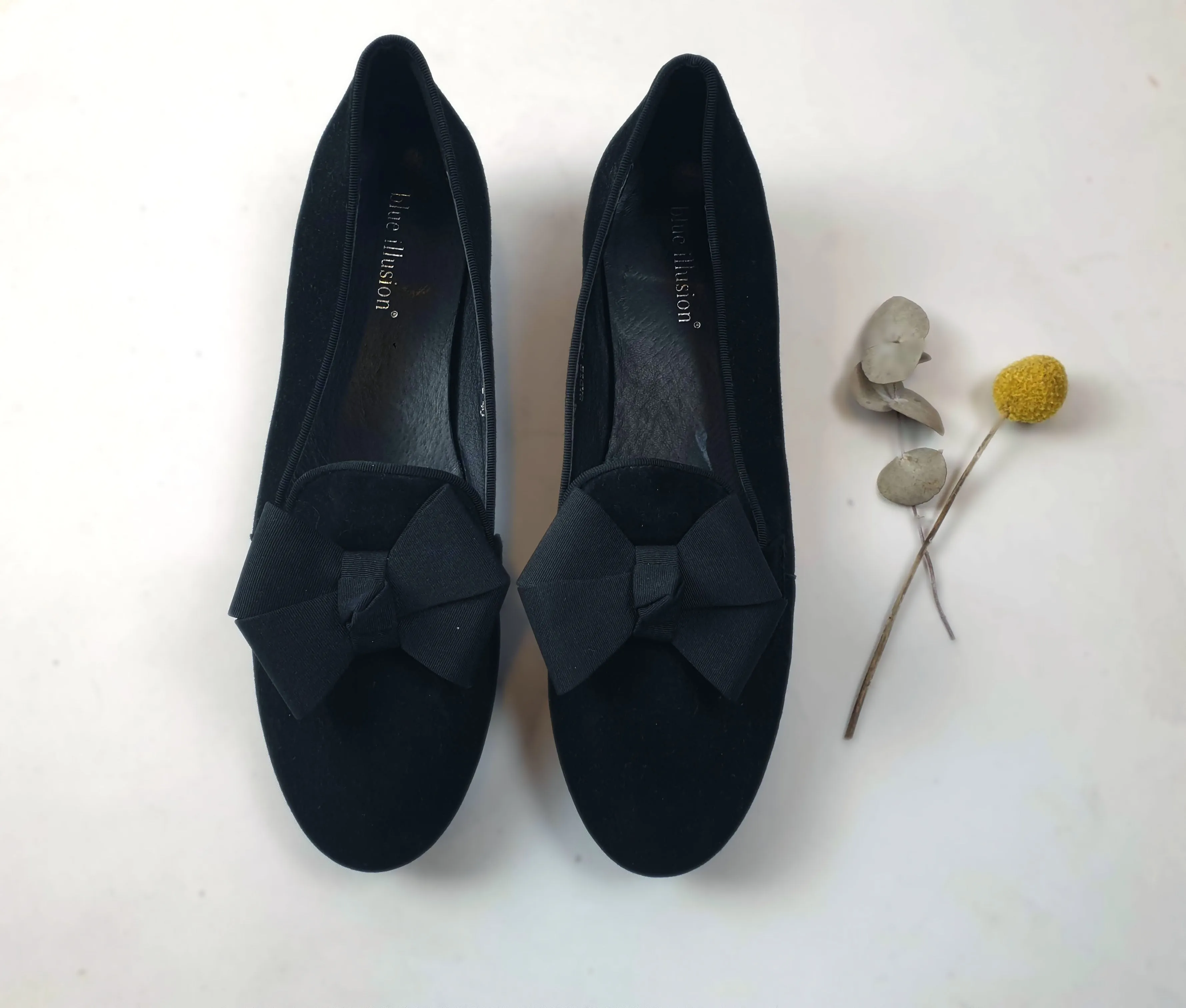 Blue Illusion "Sadle" black suede leather shoes with front bow size 40