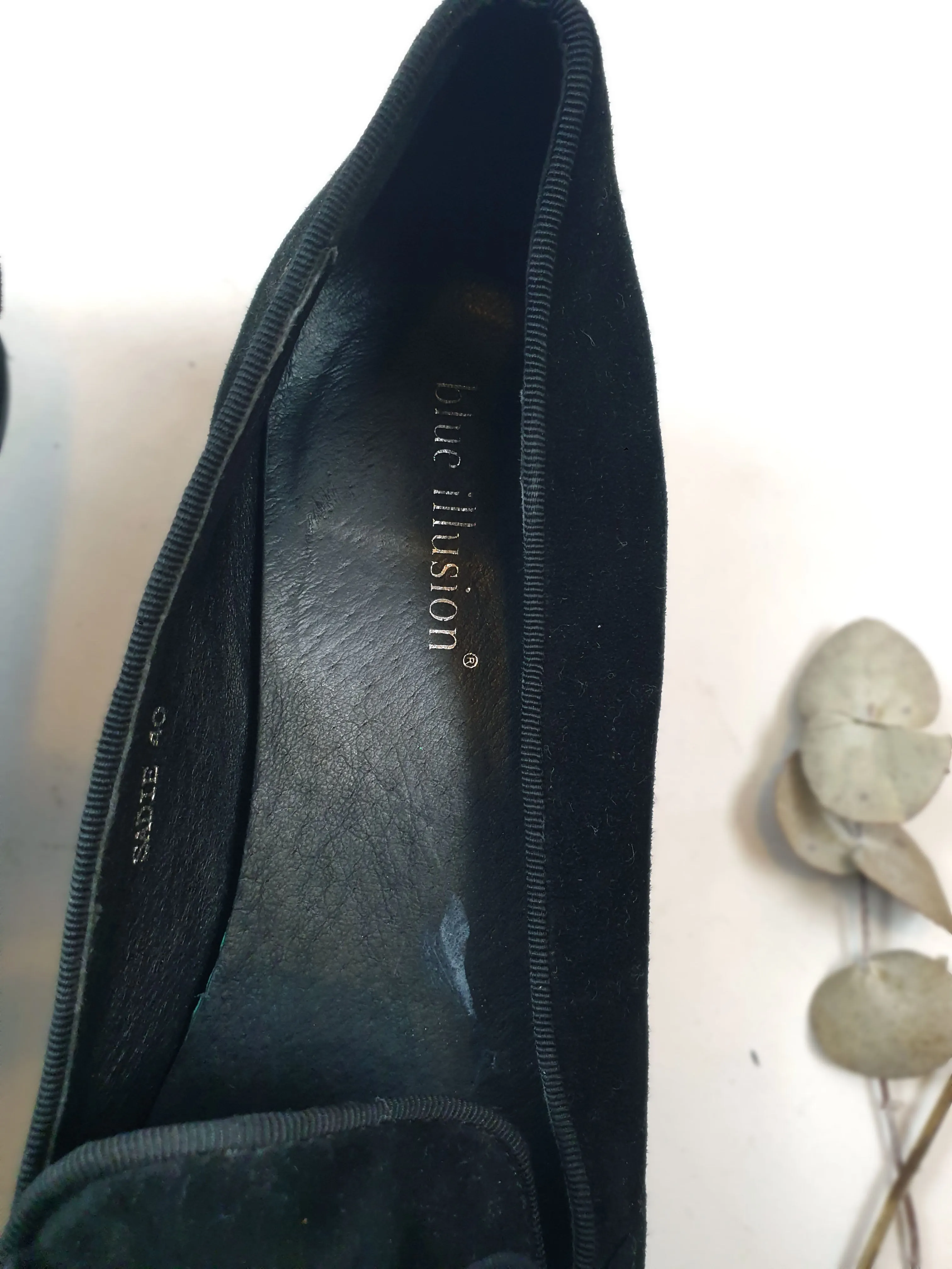 Blue Illusion "Sadle" black suede leather shoes with front bow size 40