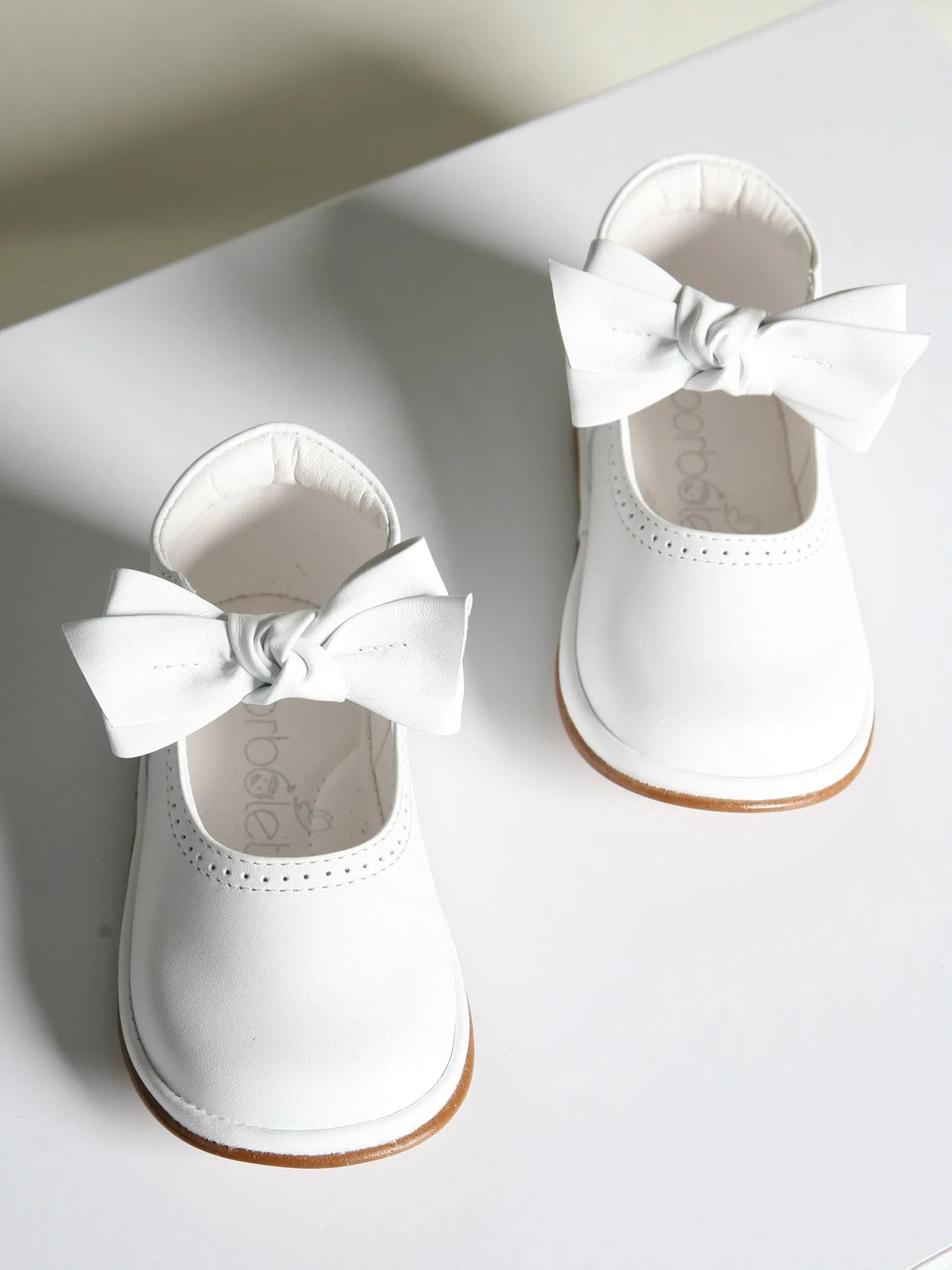 Borboleta White 'Vitoria' Leather Bow Shoes