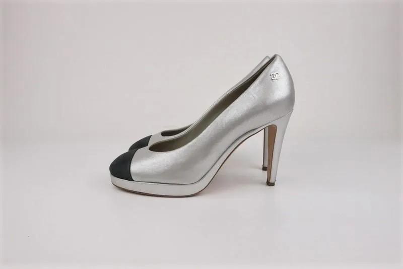 Chanel 15C Cap Toe Platform Pumps Silver Metallic & Black Leather Size 38.5