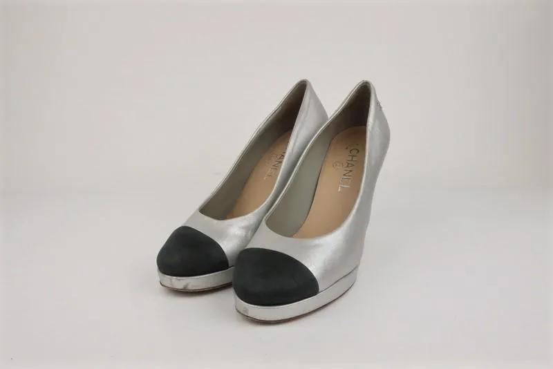 Chanel 15C Cap Toe Platform Pumps Silver Metallic & Black Leather Size 38.5