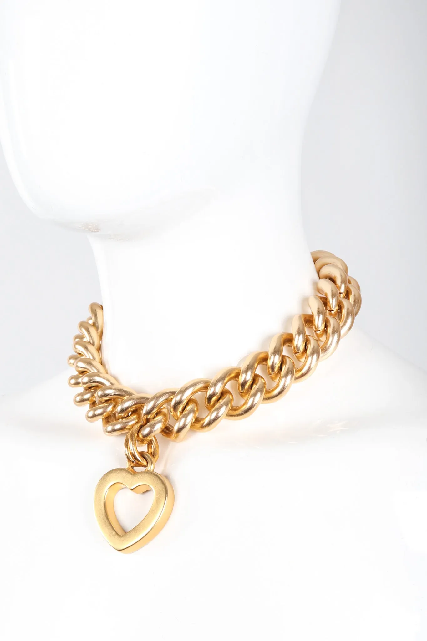Heart Pendant Chain Collar