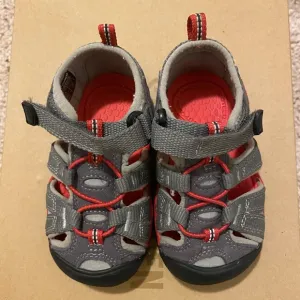 Keen toddler shoes. BRAND NEW
