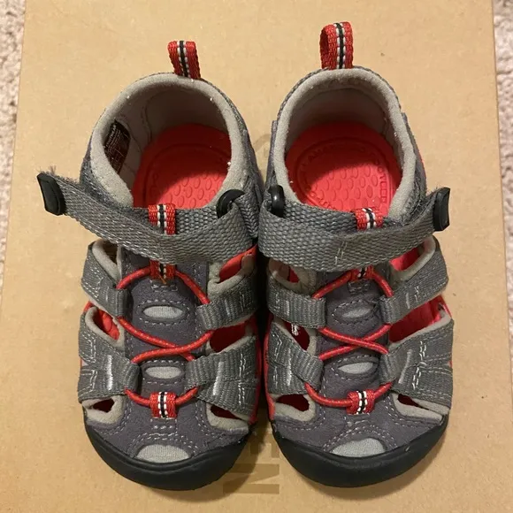 Keen toddler shoes. BRAND NEW