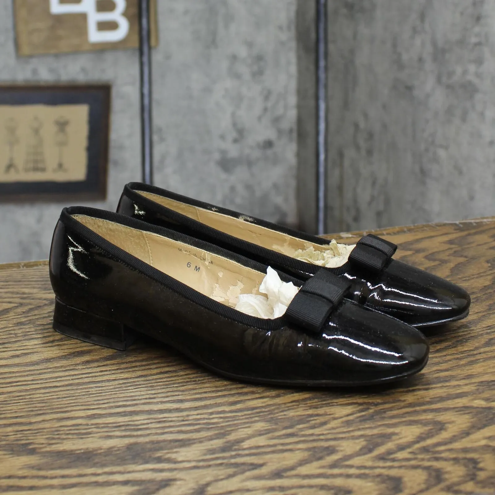 Liz Claiborne Womens Vintage Bow Low Block Heels 167402d83785a2 Black 6M