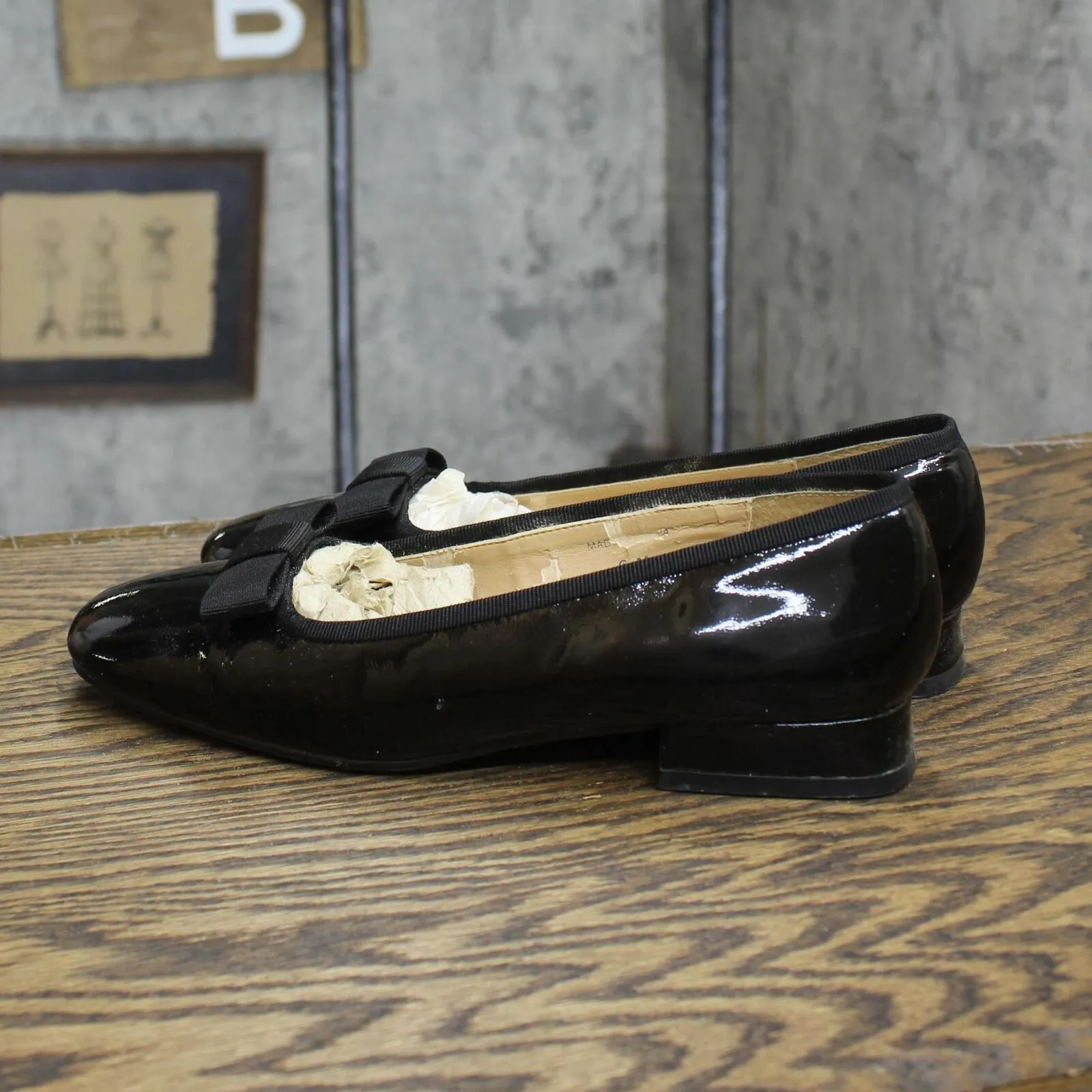 Liz Claiborne Womens Vintage Bow Low Block Heels 167402d83785a2 Black 6M