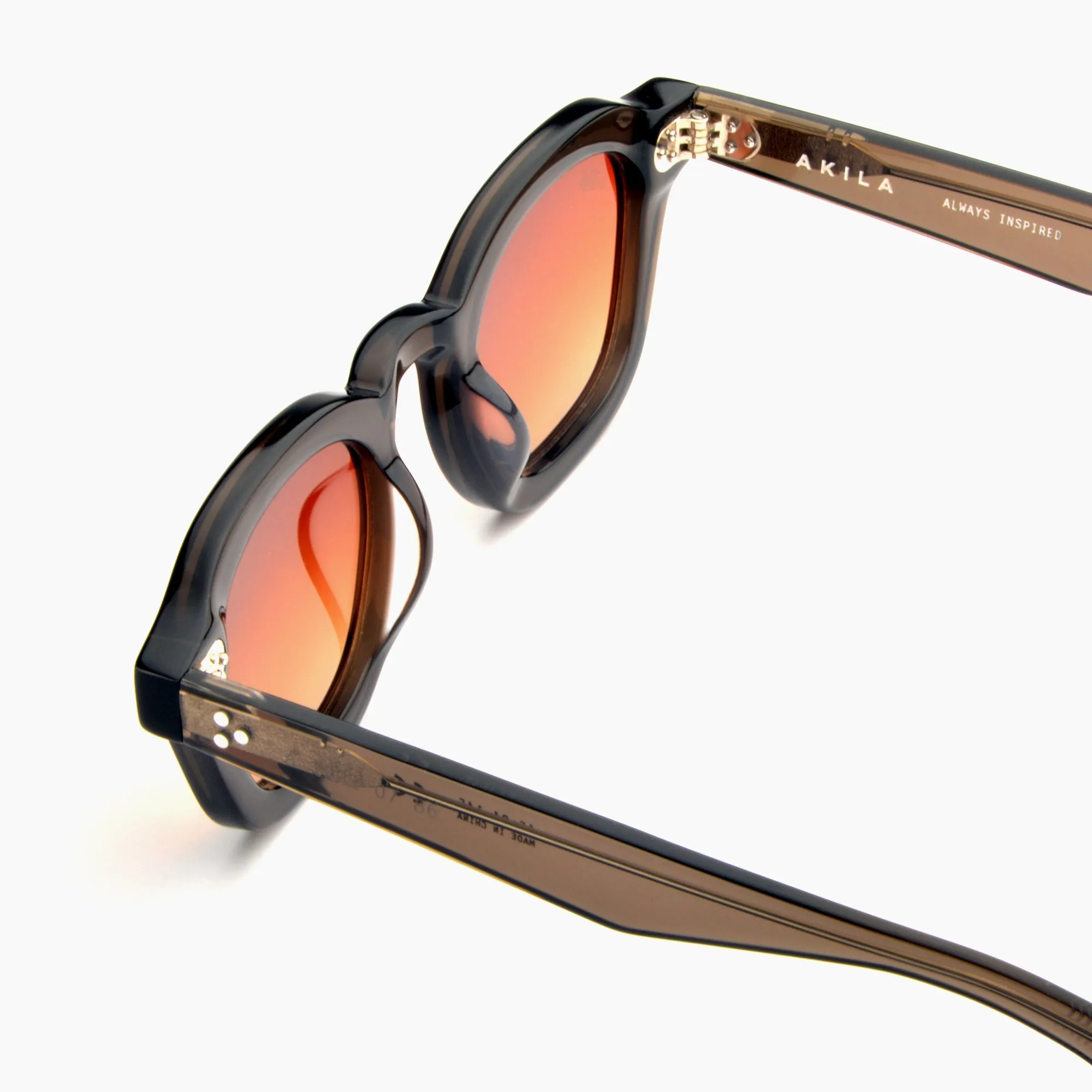 LOGOS-Umber / Gradient Amber