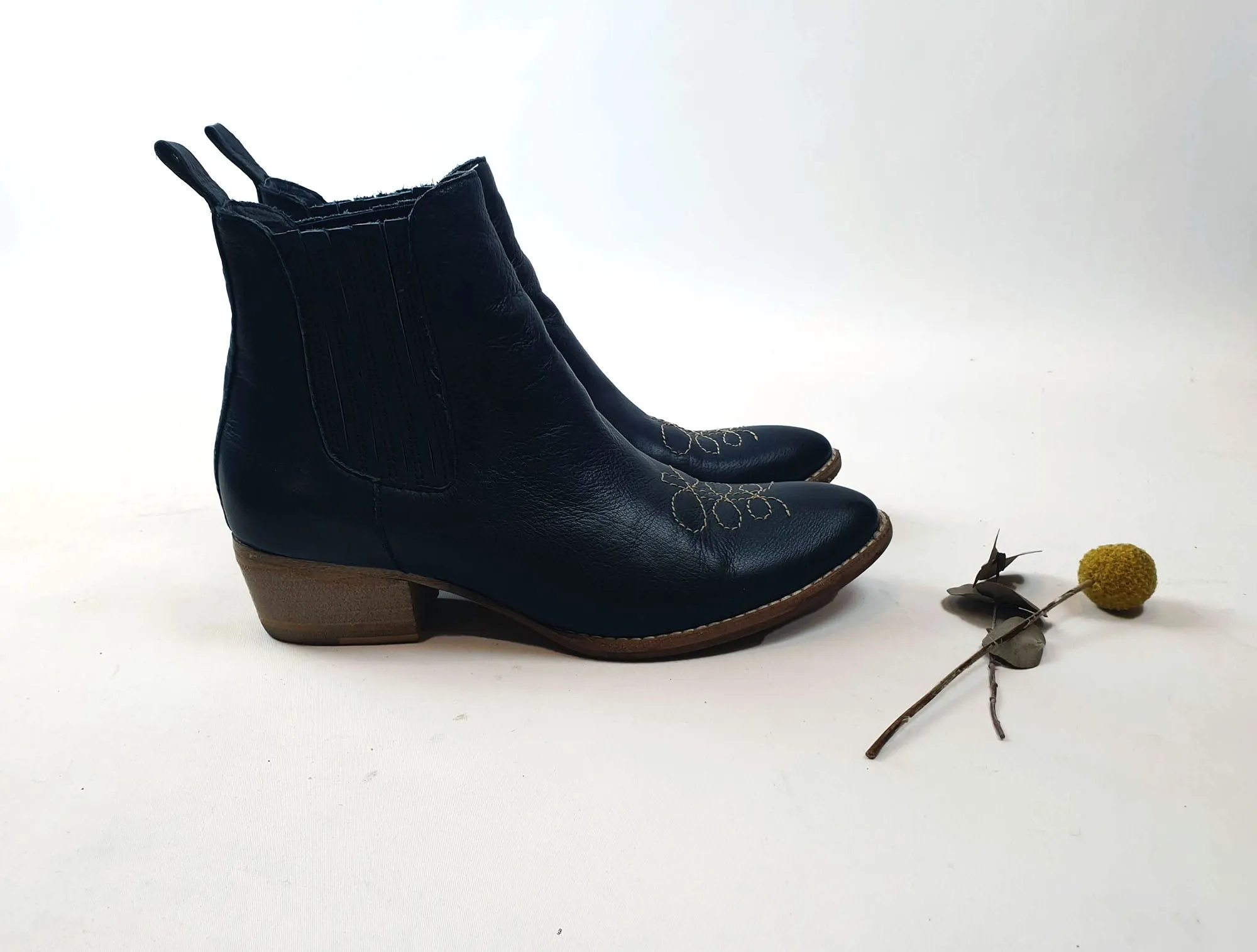 Midas navy leather boots with cute front detail size 38