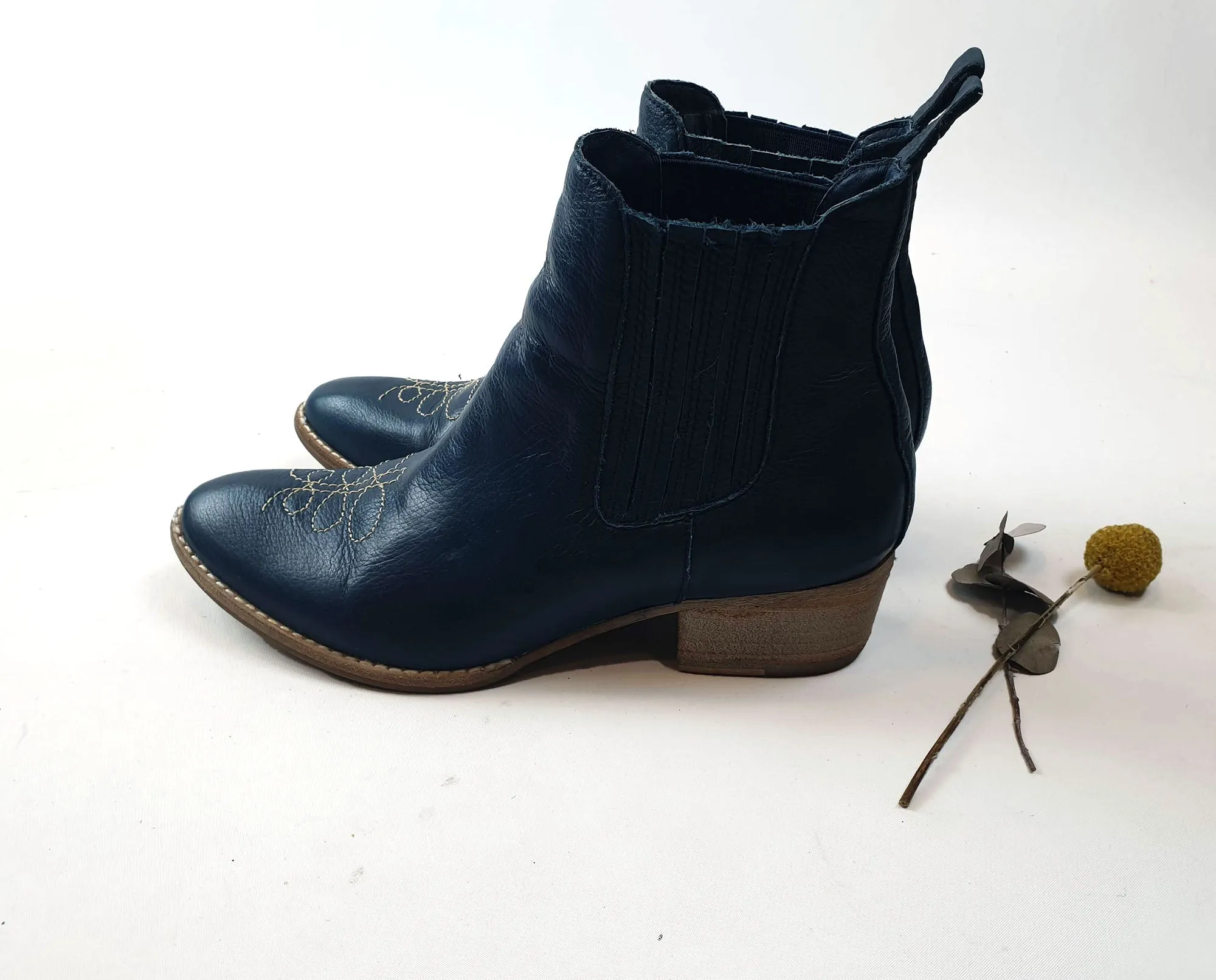 Midas navy leather boots with cute front detail size 38