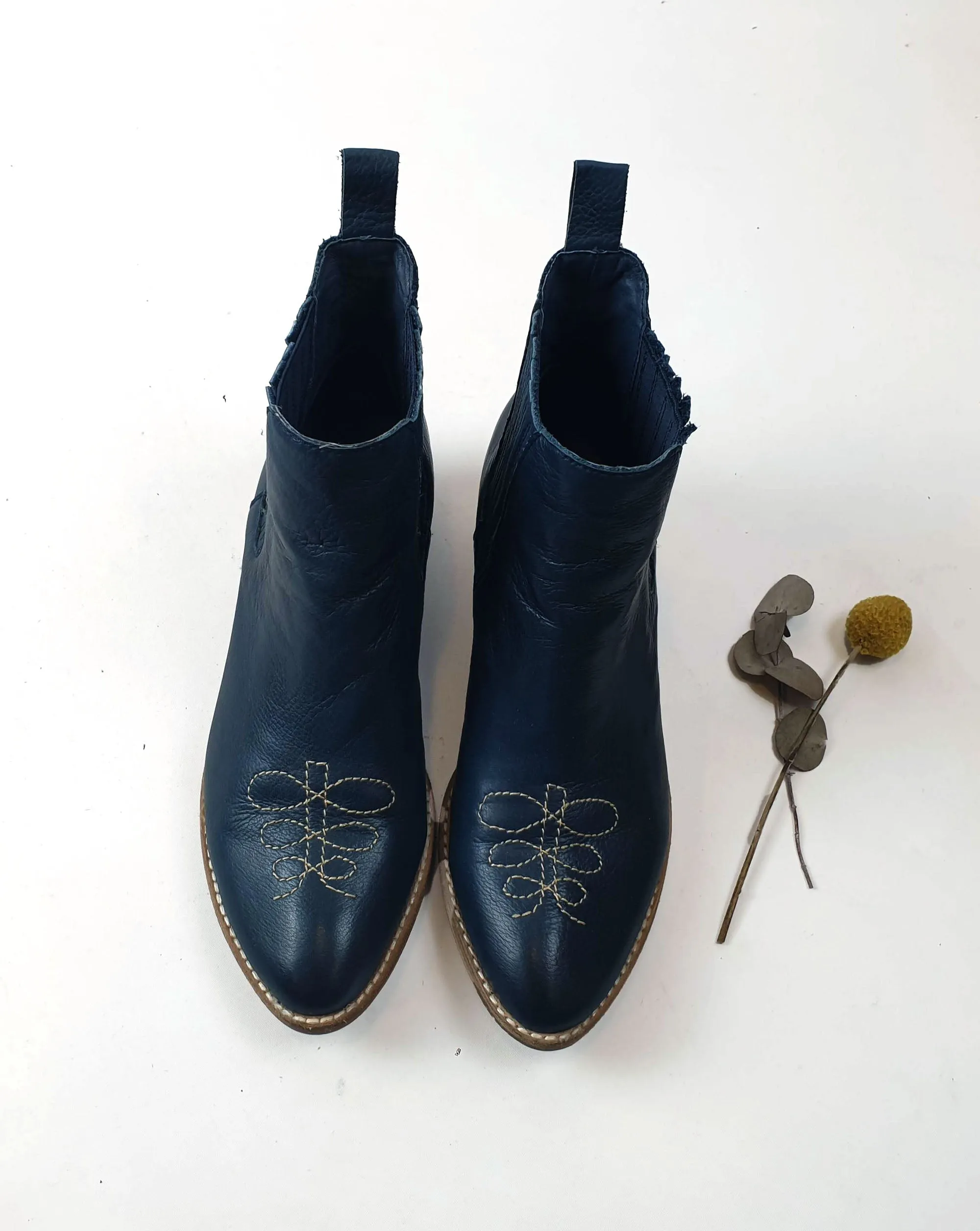 Midas navy leather boots with cute front detail size 38