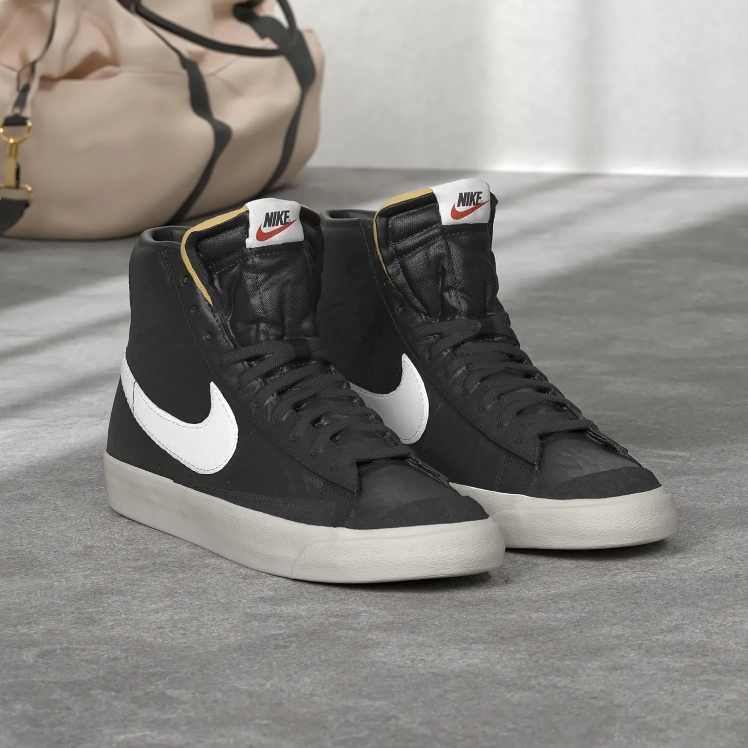 Nike mens Blazer Mid 77 Vintage