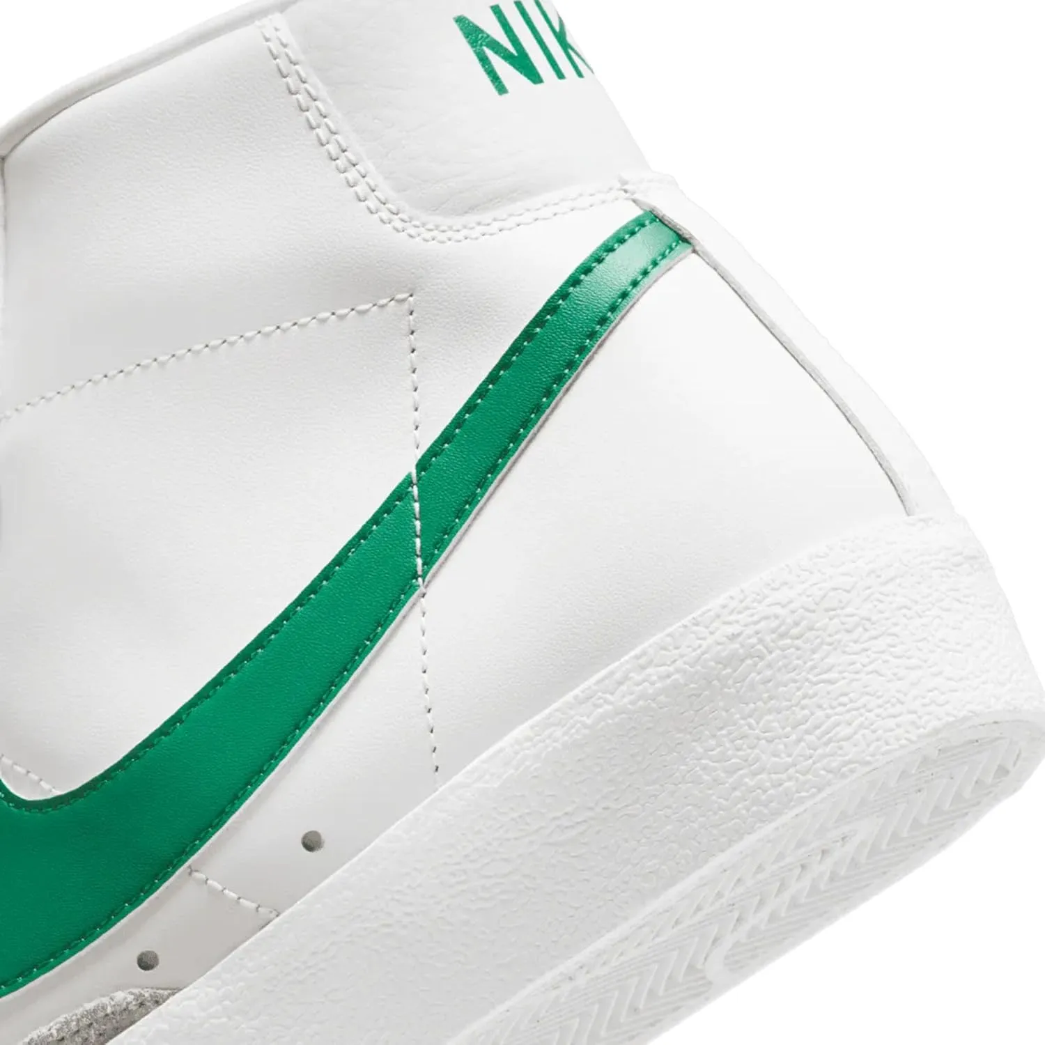 Nike mens Blazer Mid 77 Vintage