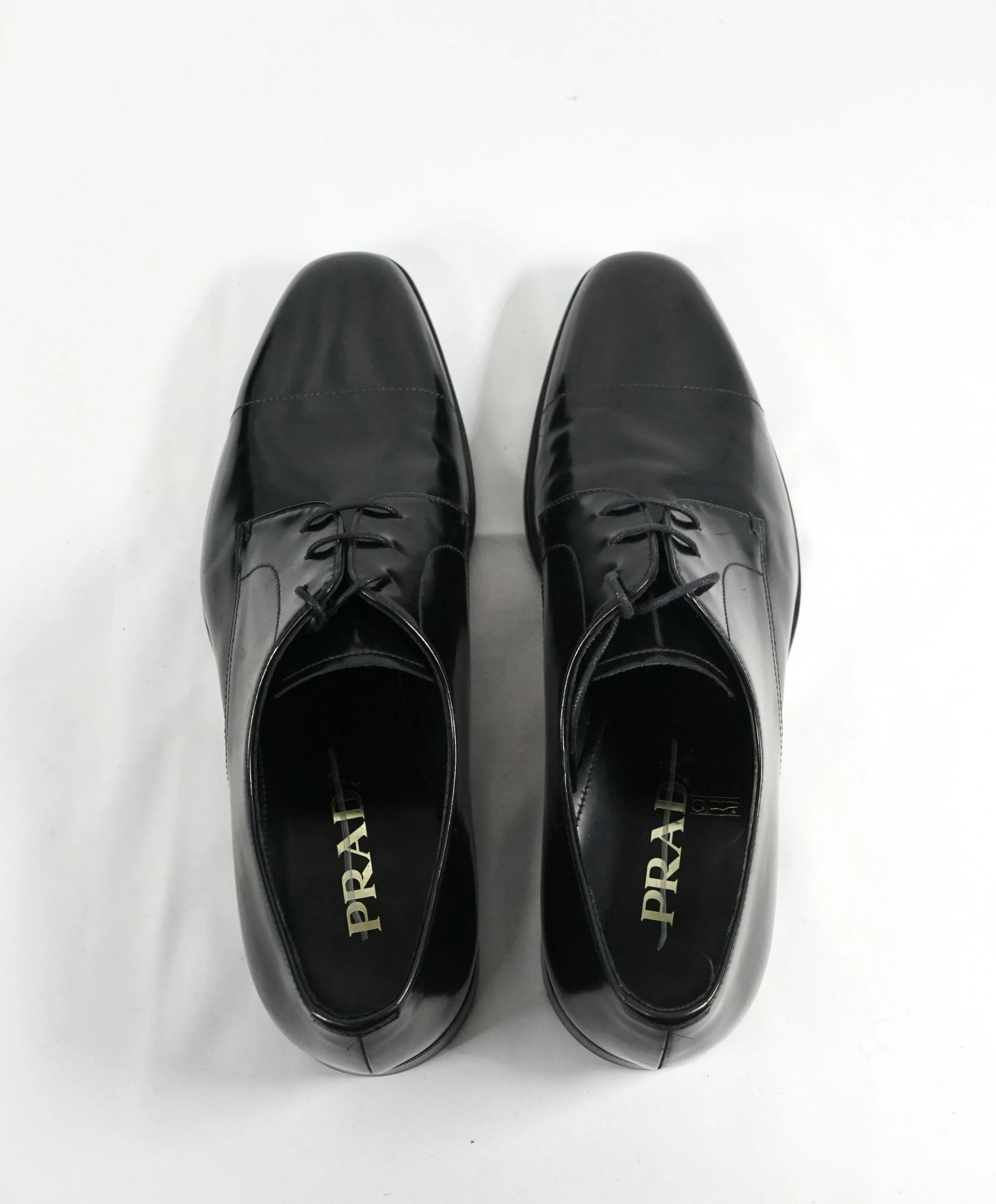 PRADA - Patent Leather Cap Toe Spazzolato Oxfords With Logo Inset Heel - 9