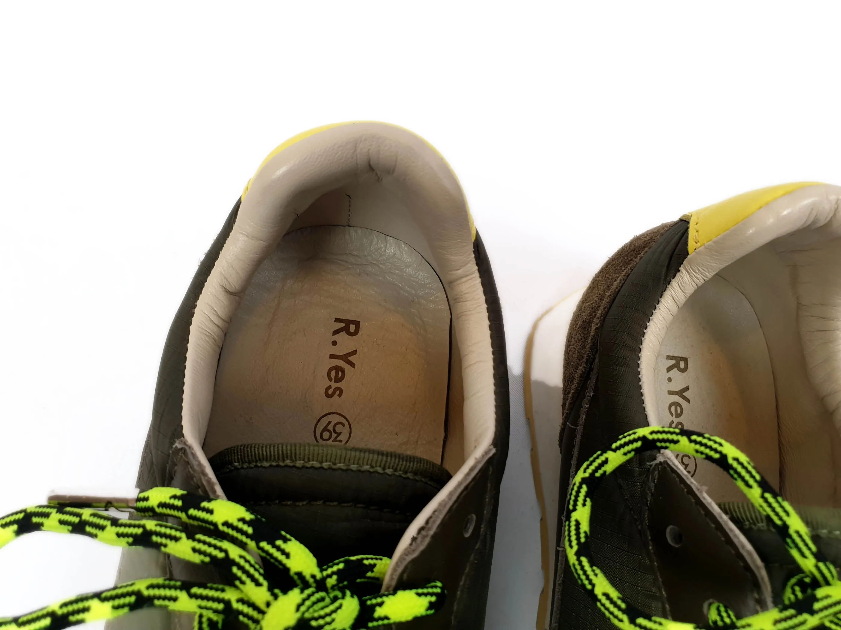Radical yes olive green yes bananas retro sneaker size 39