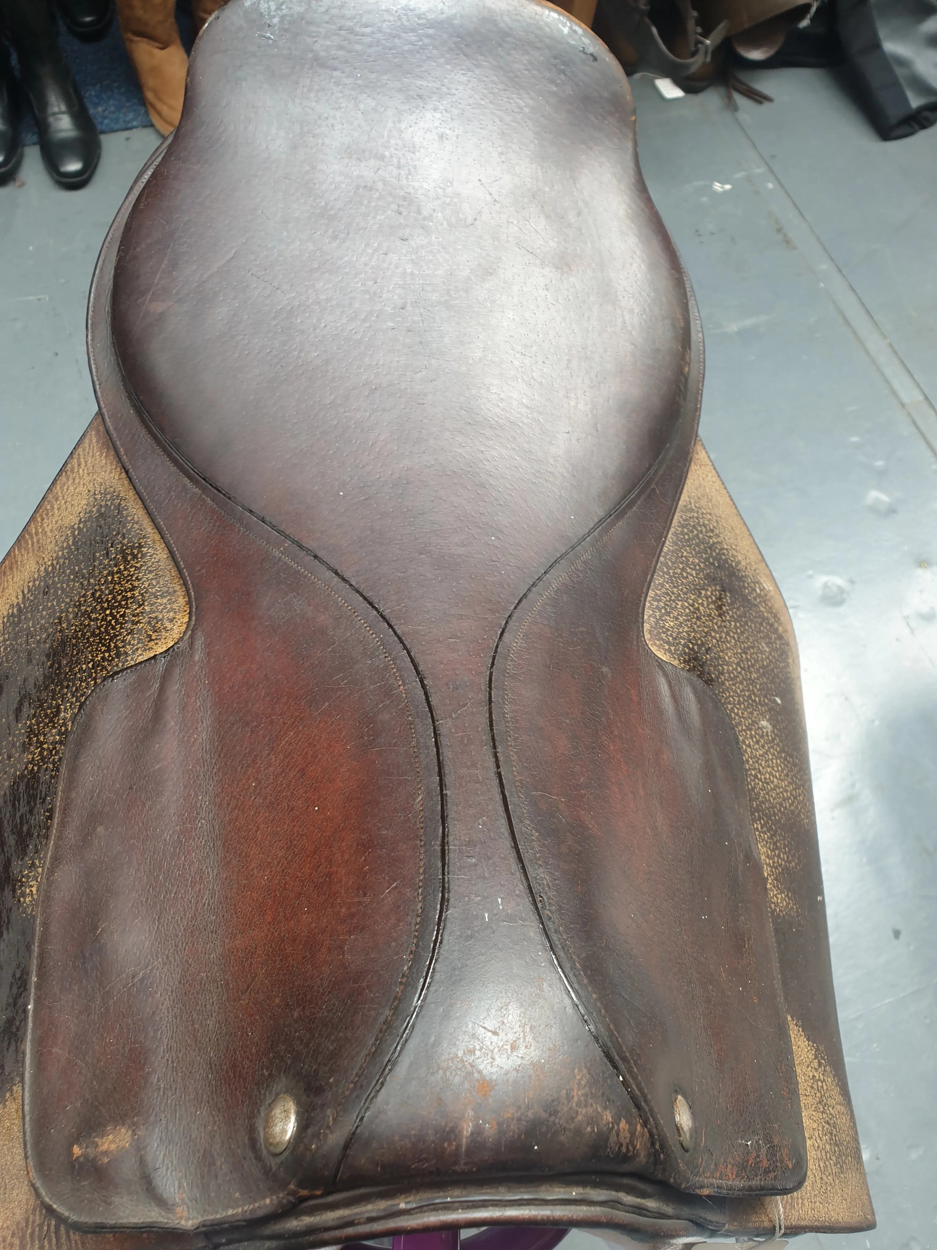 Robinsons brown medium leather saddle 17.5"
