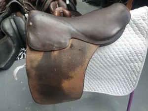 Robinsons brown medium leather saddle 17.5"