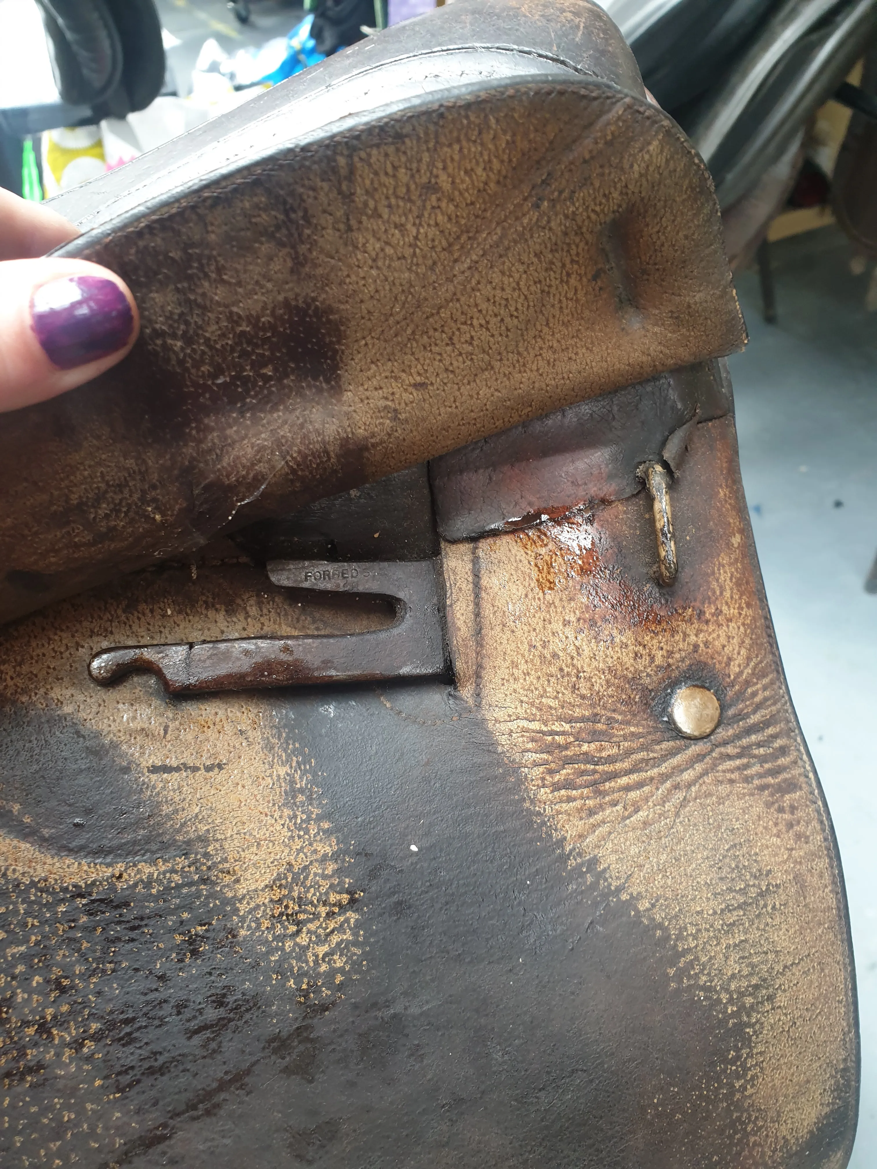 Robinsons brown medium leather saddle 17.5"