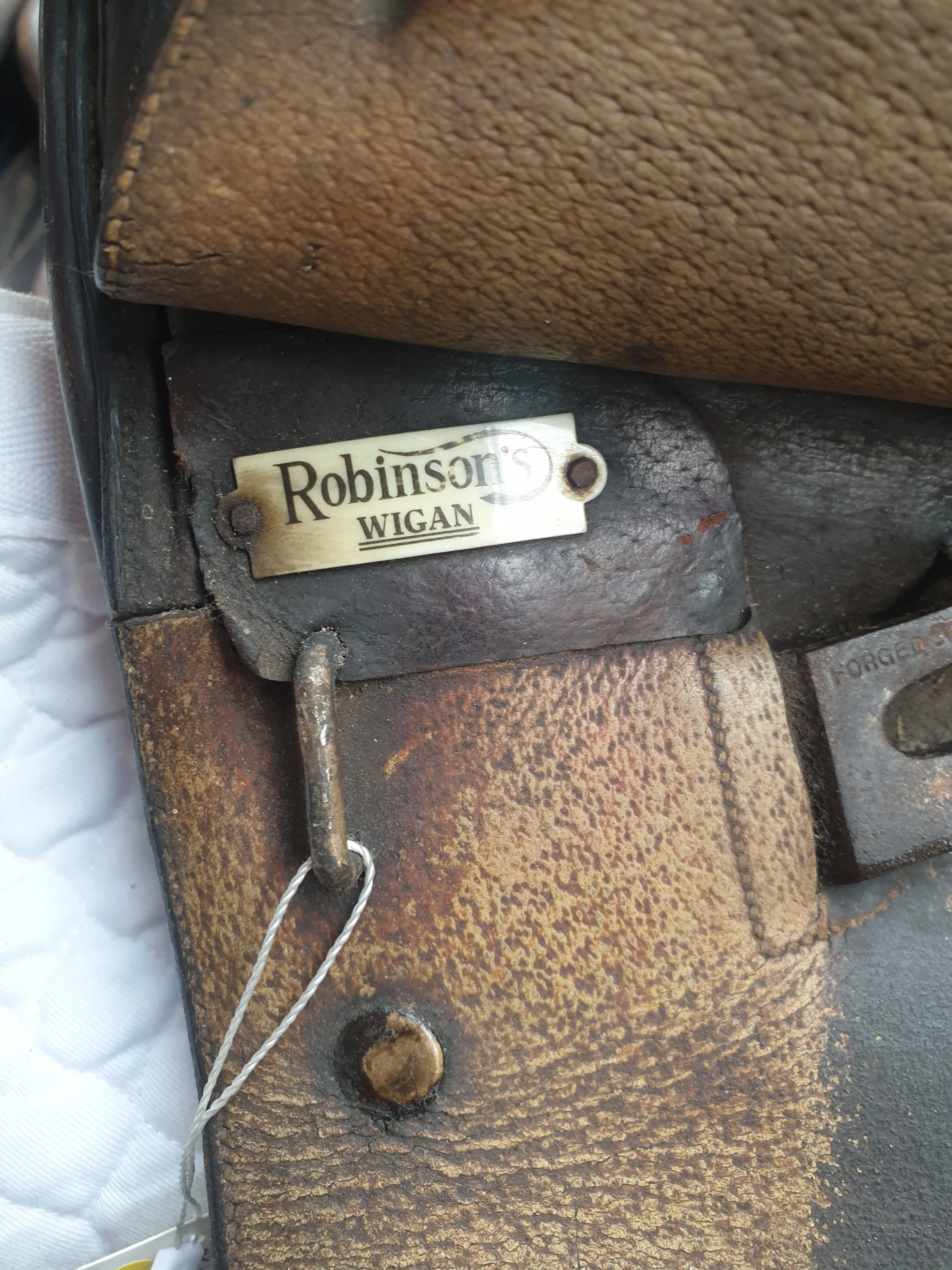 Robinsons brown medium leather saddle 17.5"