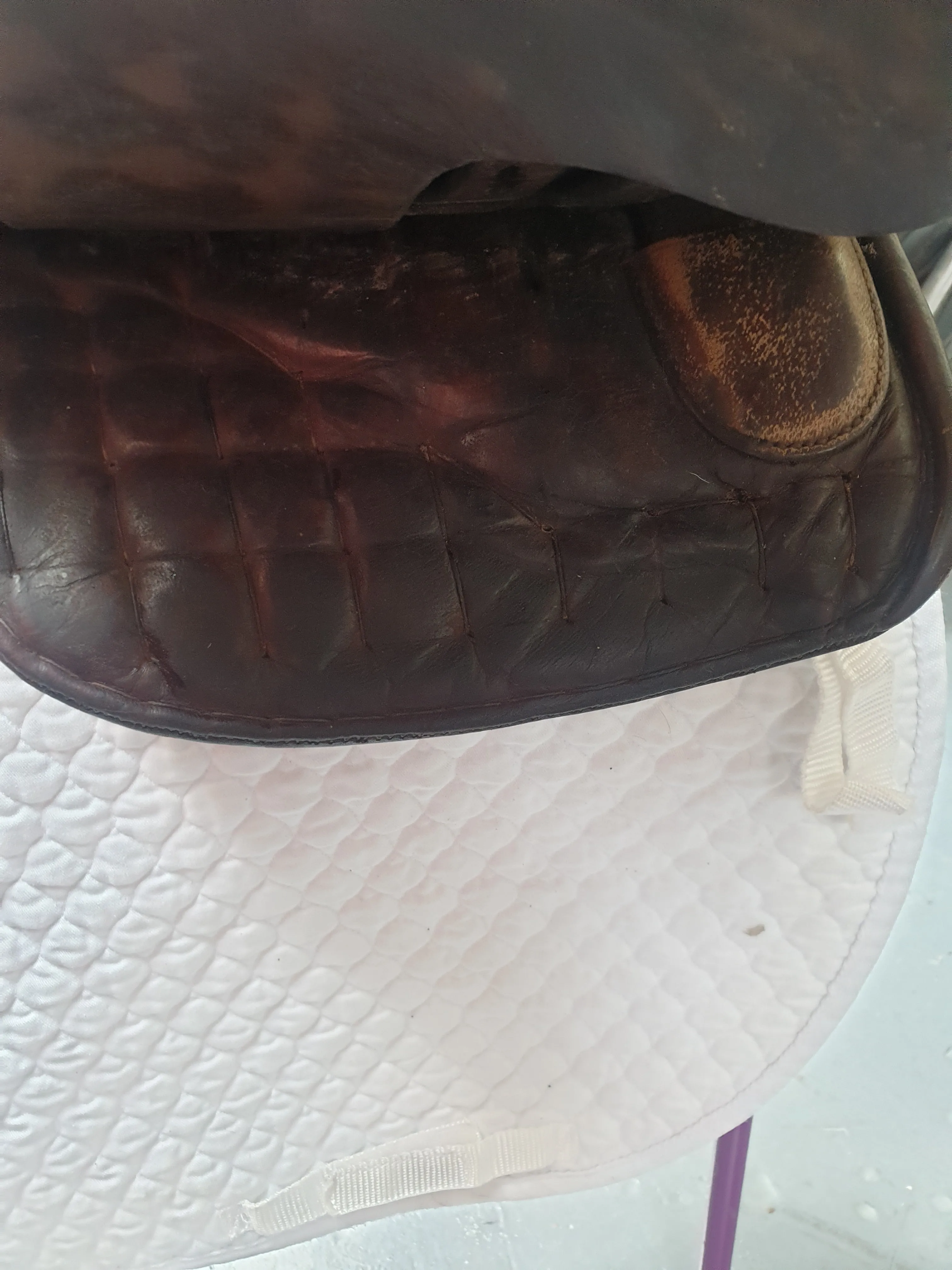 Robinsons brown medium leather saddle 17.5"