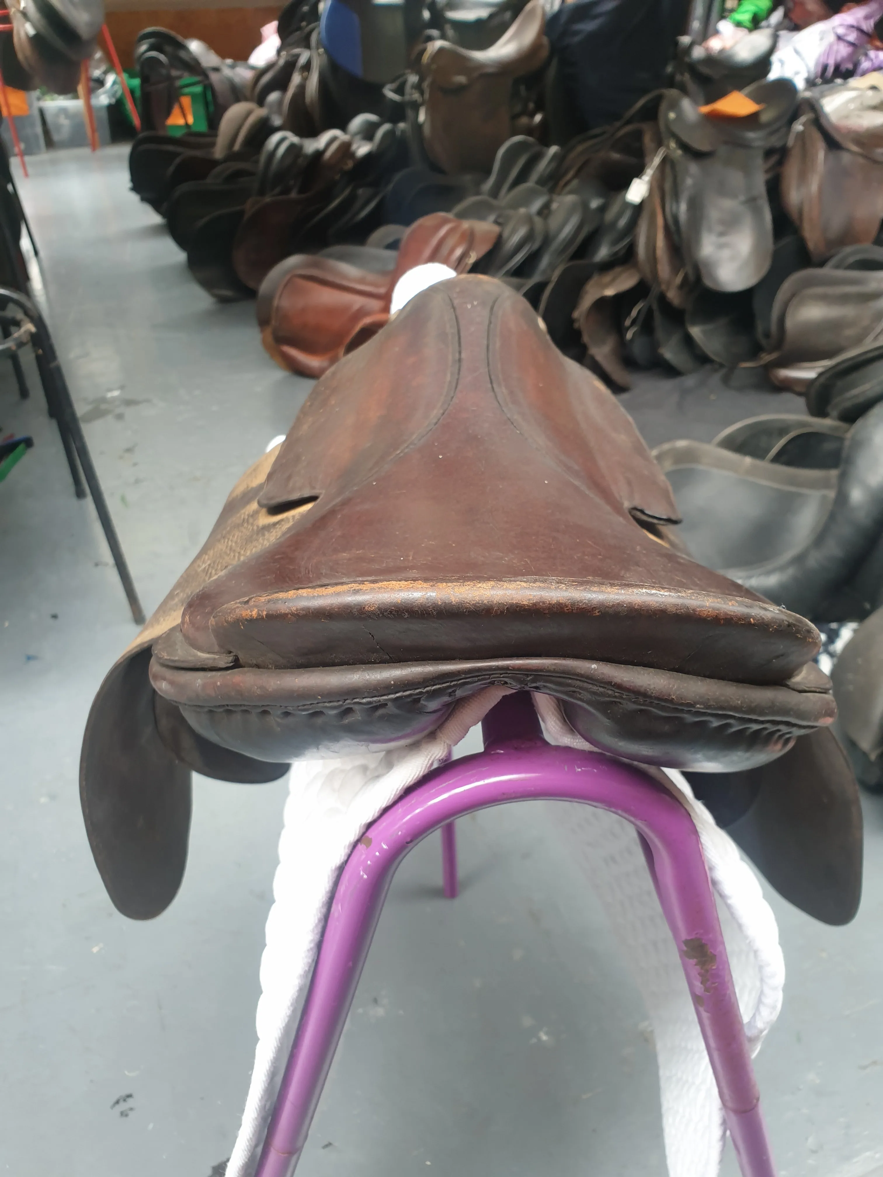 Robinsons brown medium leather saddle 17.5"