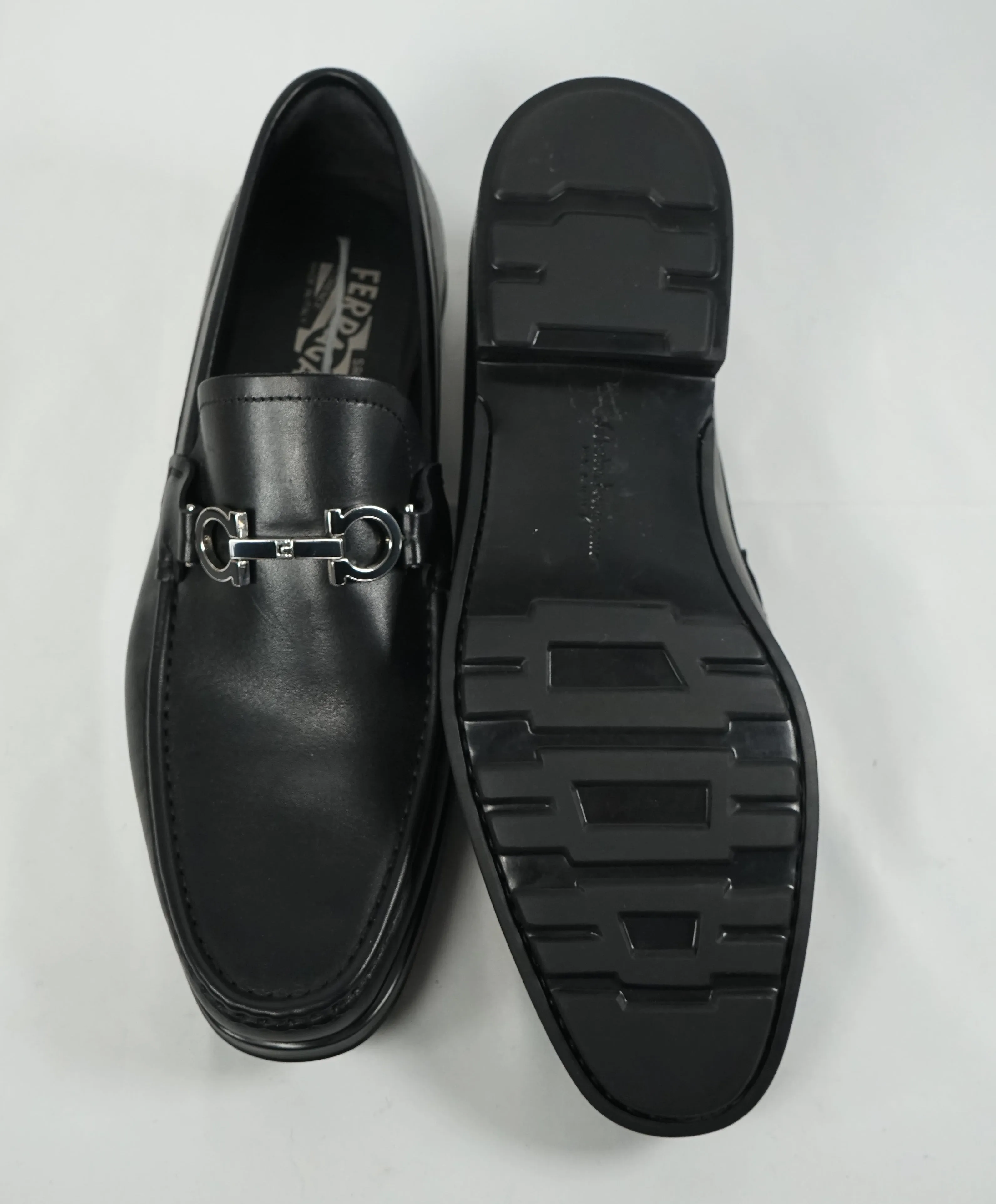 SALVATORE FERRAGAMO -“GANCINI REVERSIBLE BIT” Black Leather Loafers - 9EEE