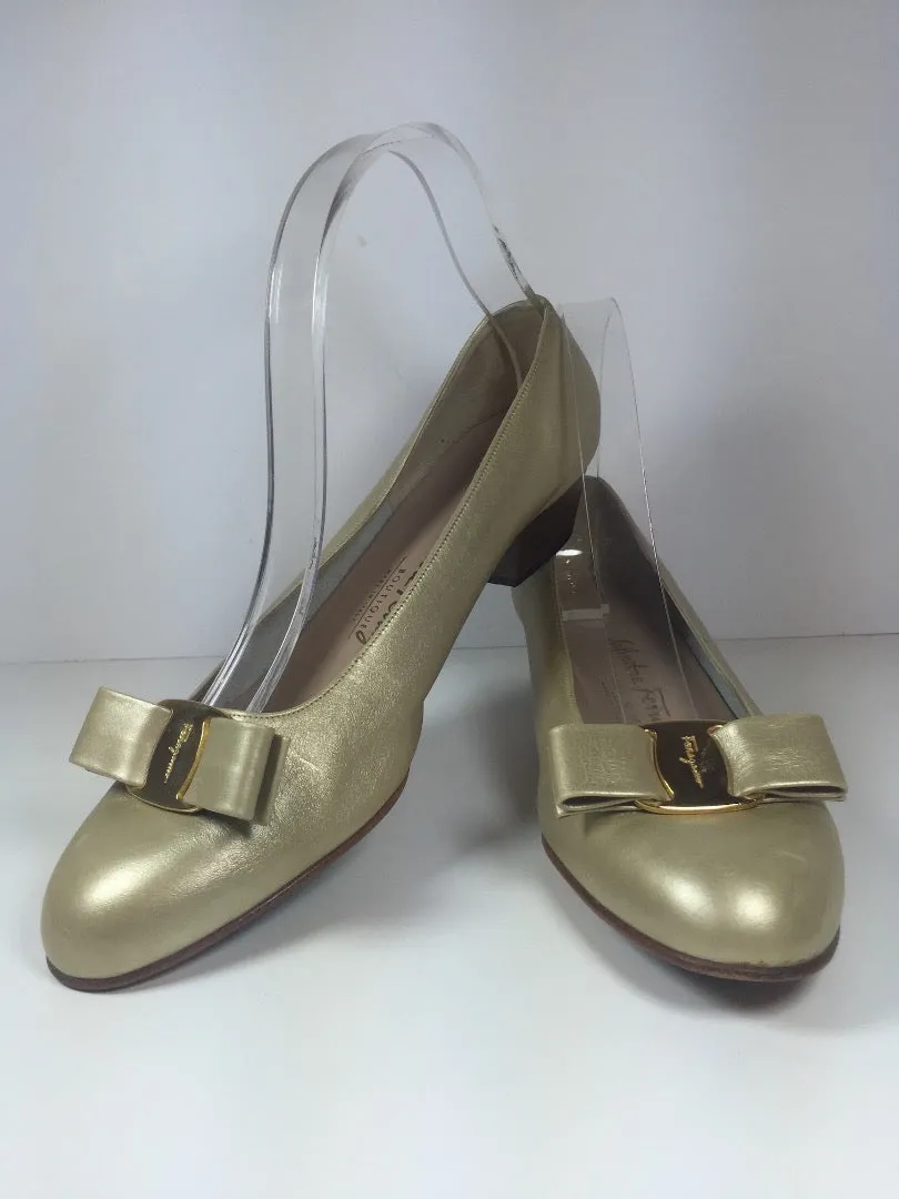 SALVATORE FERRAGAMO Vera Gold Leather Low Heels with Bow Size 8 1/2