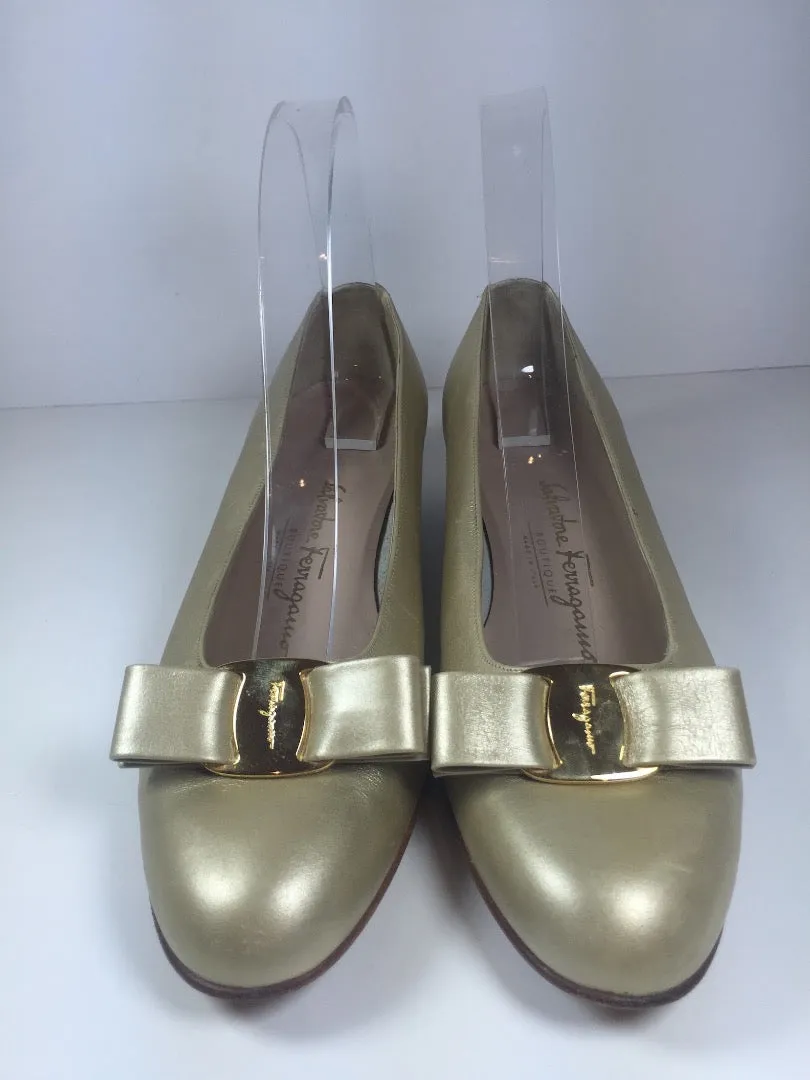 SALVATORE FERRAGAMO Vera Gold Leather Low Heels with Bow Size 8 1/2