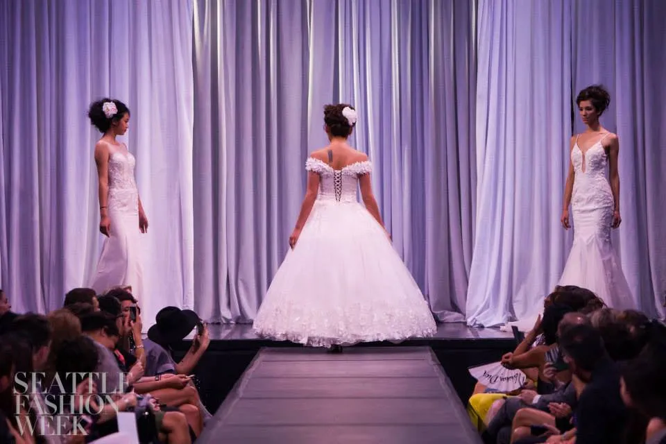 SAMPLE SALE/ Off Shoulder Lace Ball Gown with 3D Flowers Lace Appliques (#Wora)