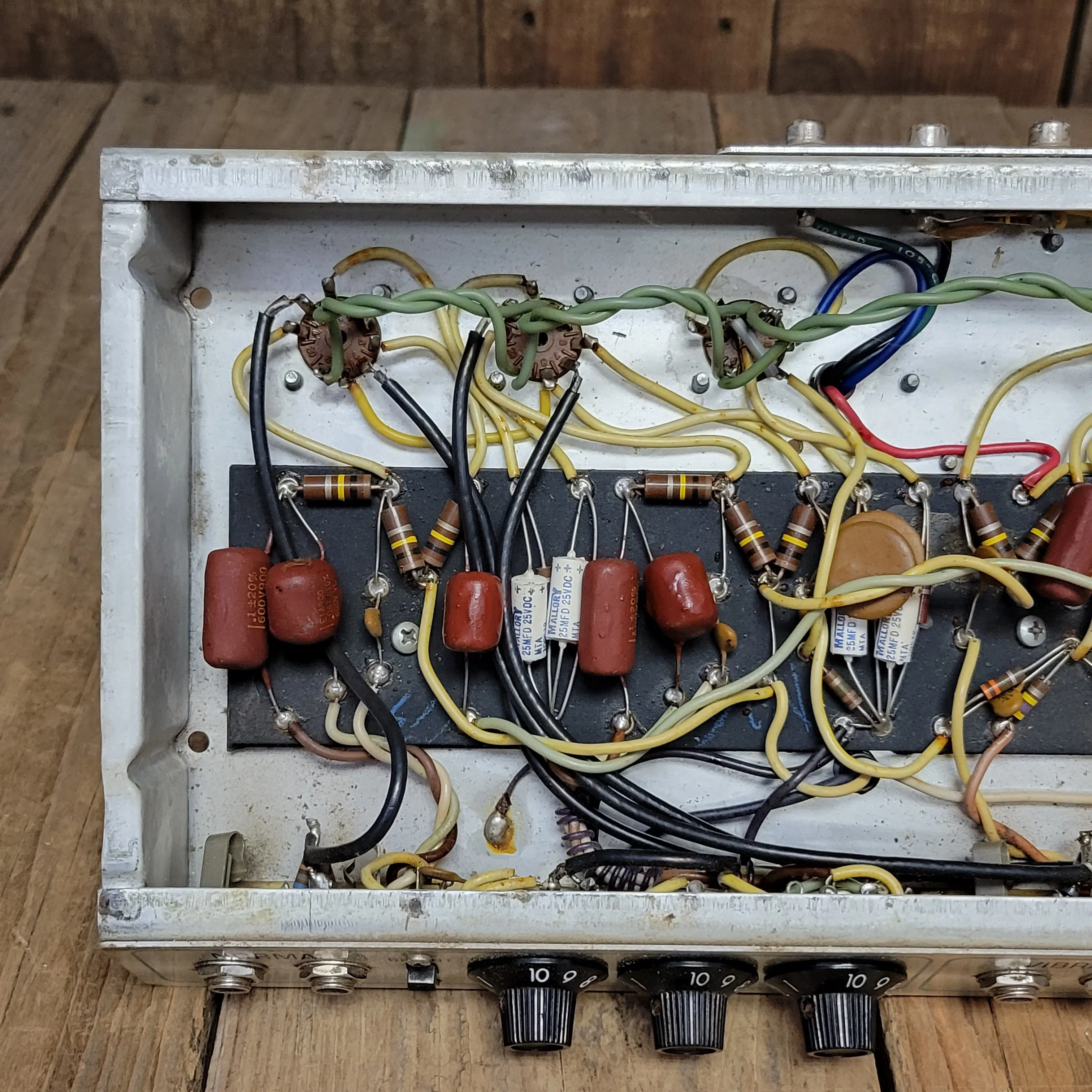 SOLD - Fender Vibrolux Reverb Vintage Guitar Amplifier 1970