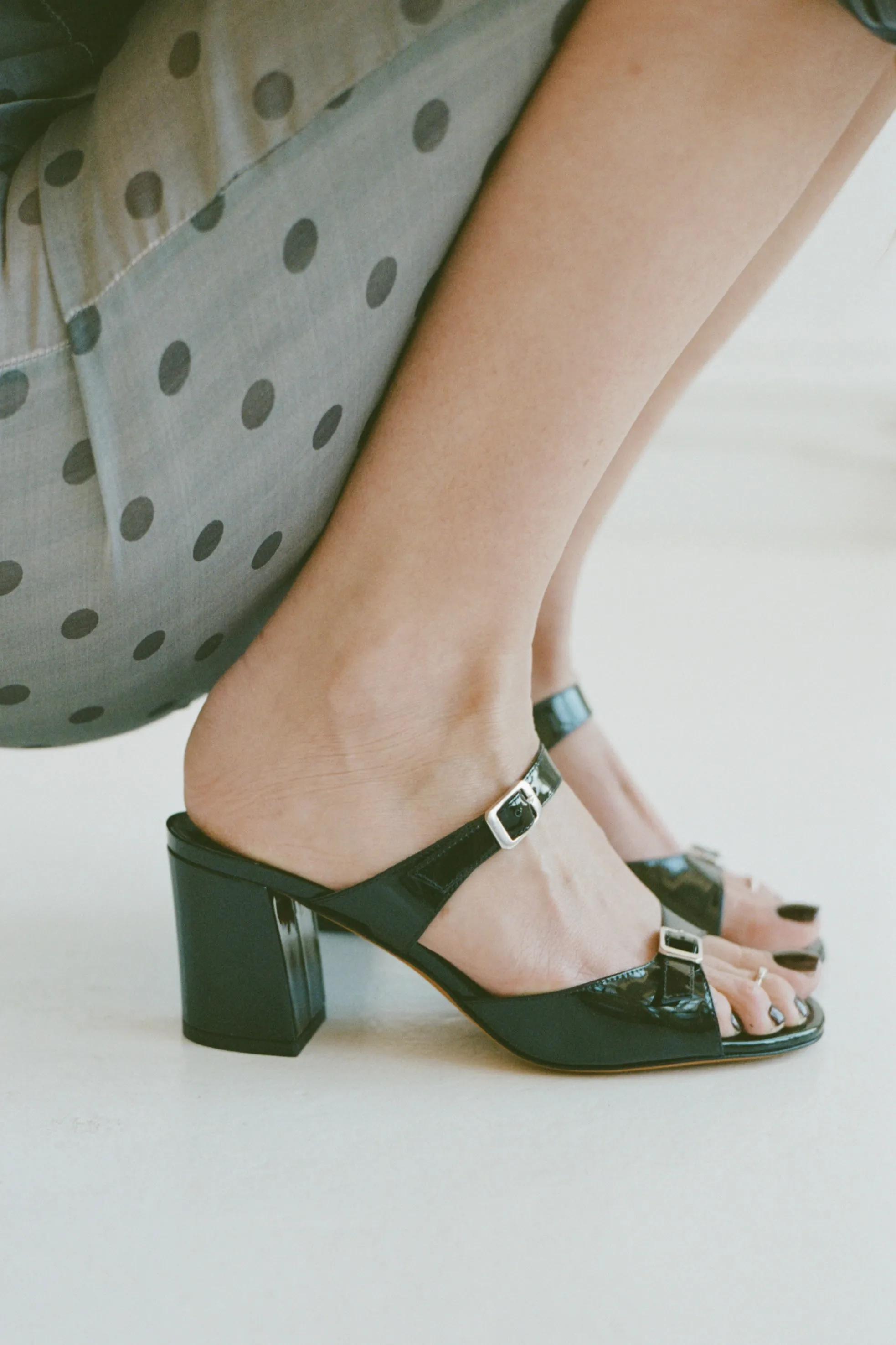 UNA SANDAL, BLACK PATENT