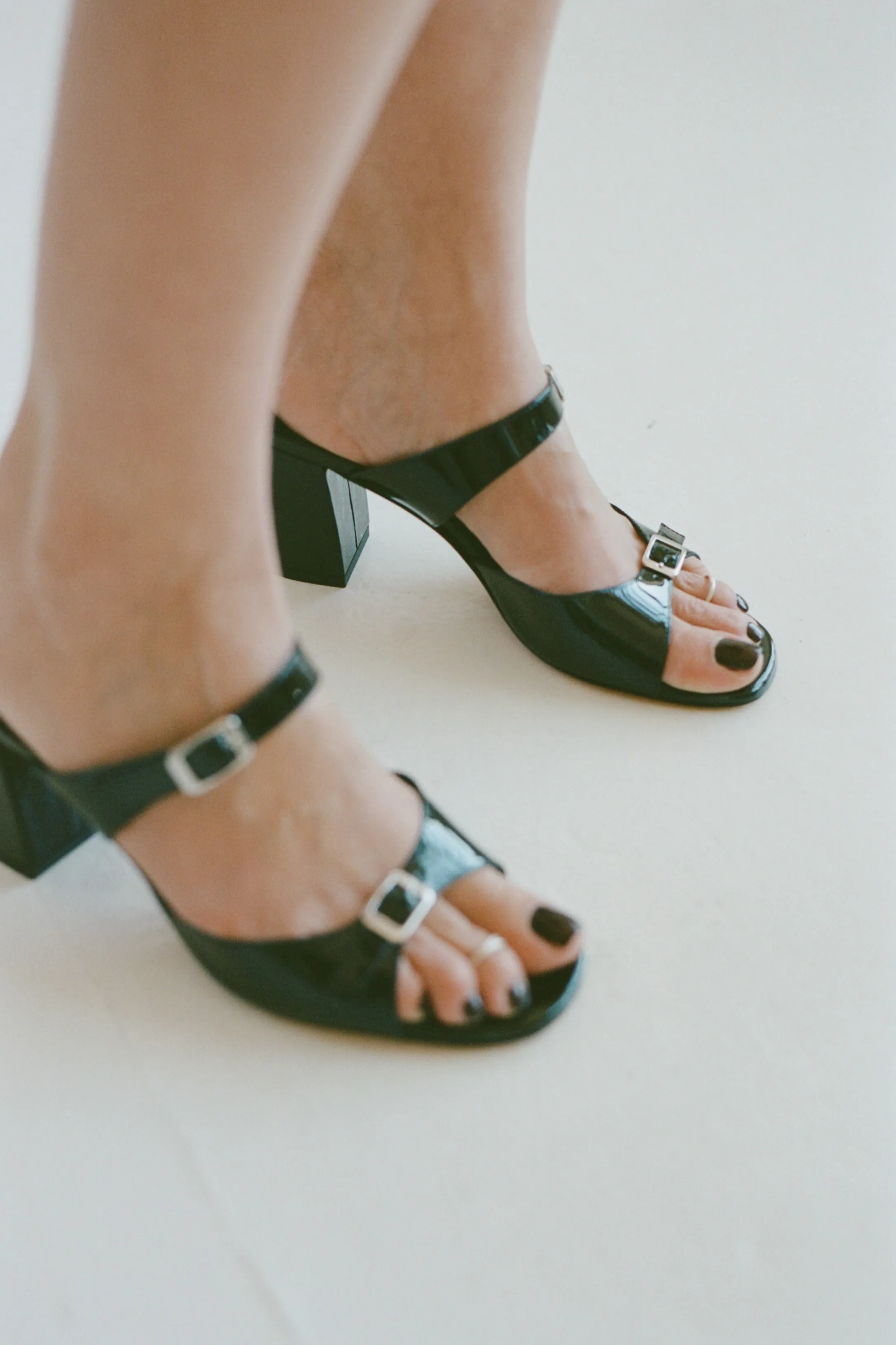 UNA SANDAL, BLACK PATENT