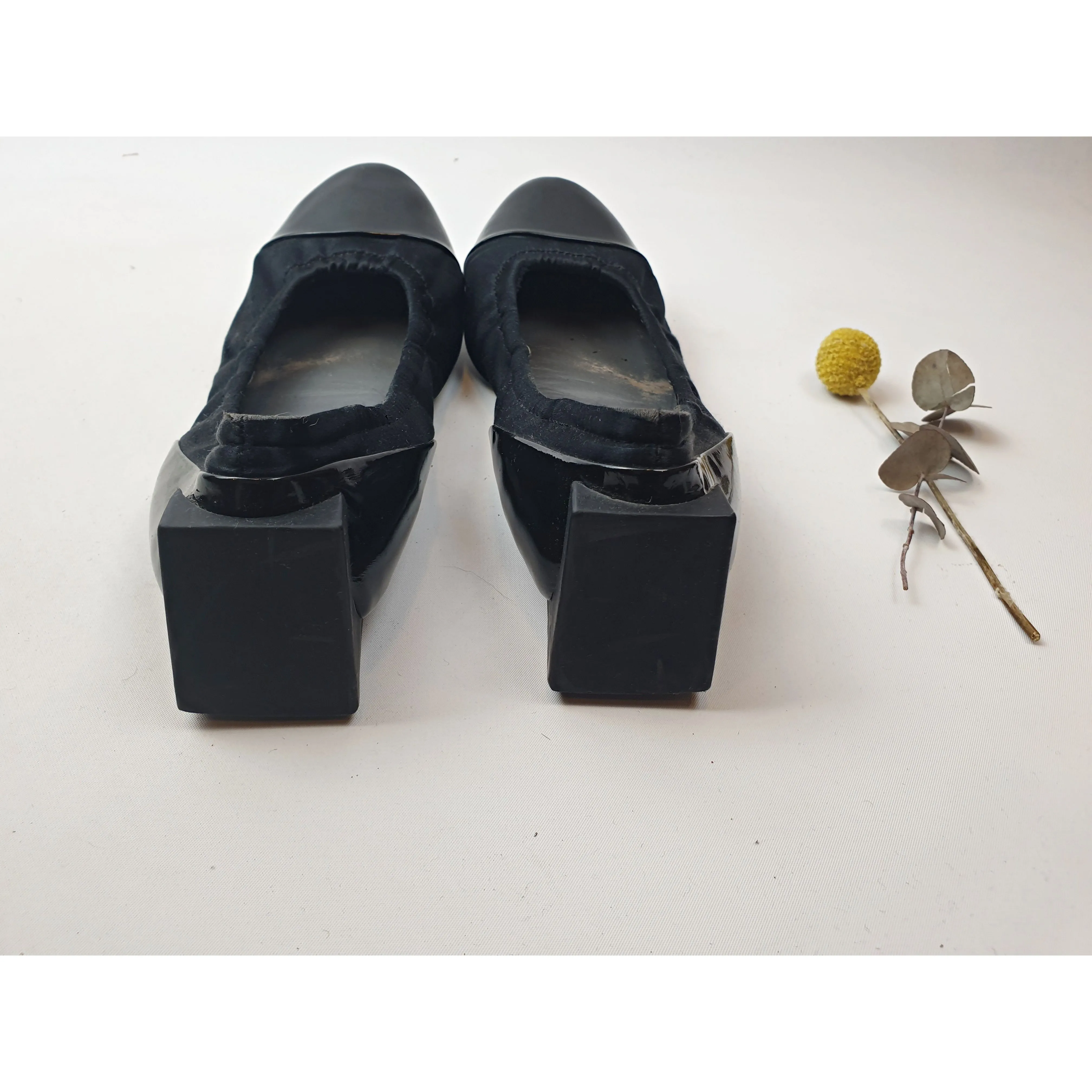United Nude black flat shoes with unique and fun square heel size 40