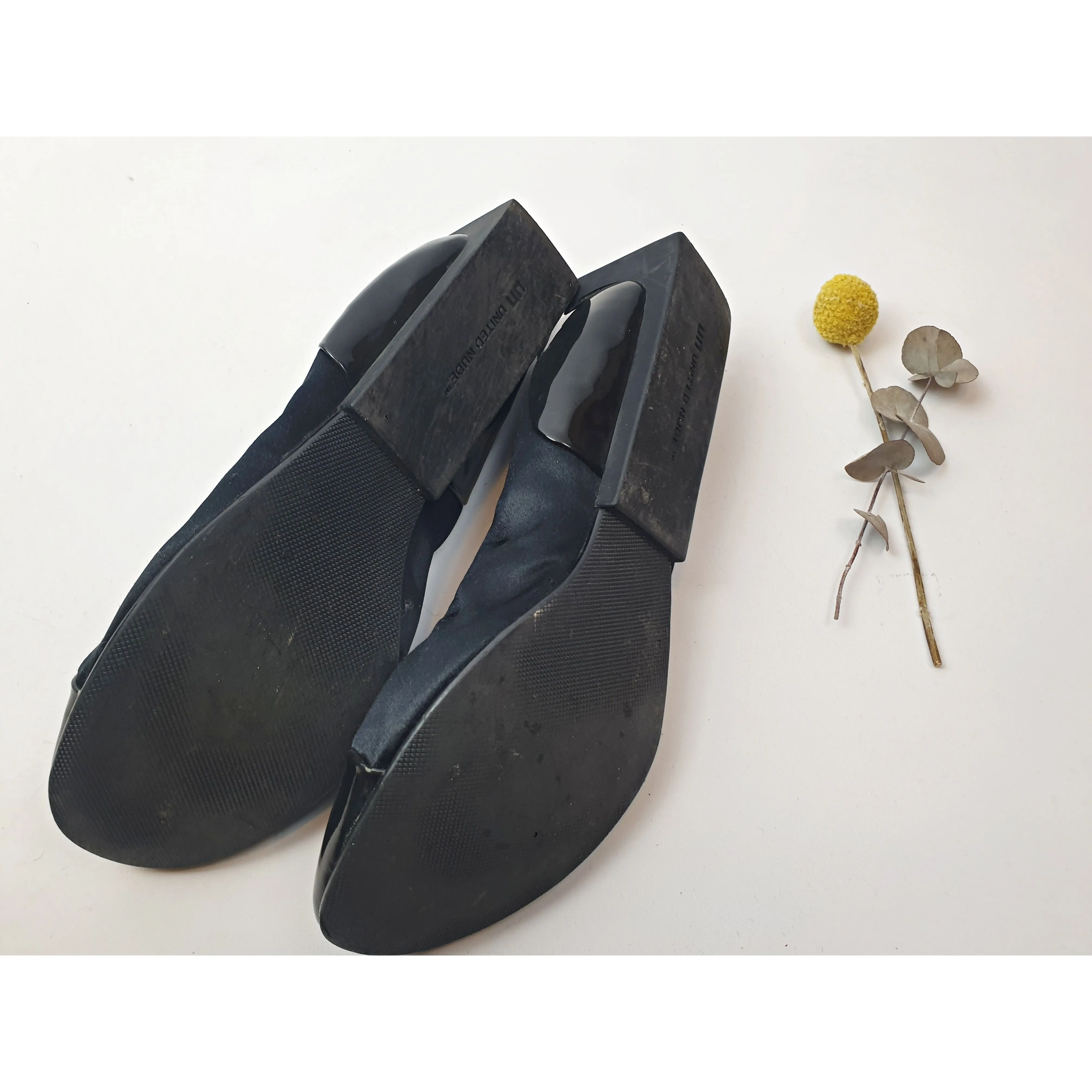 United Nude black flat shoes with unique and fun square heel size 40