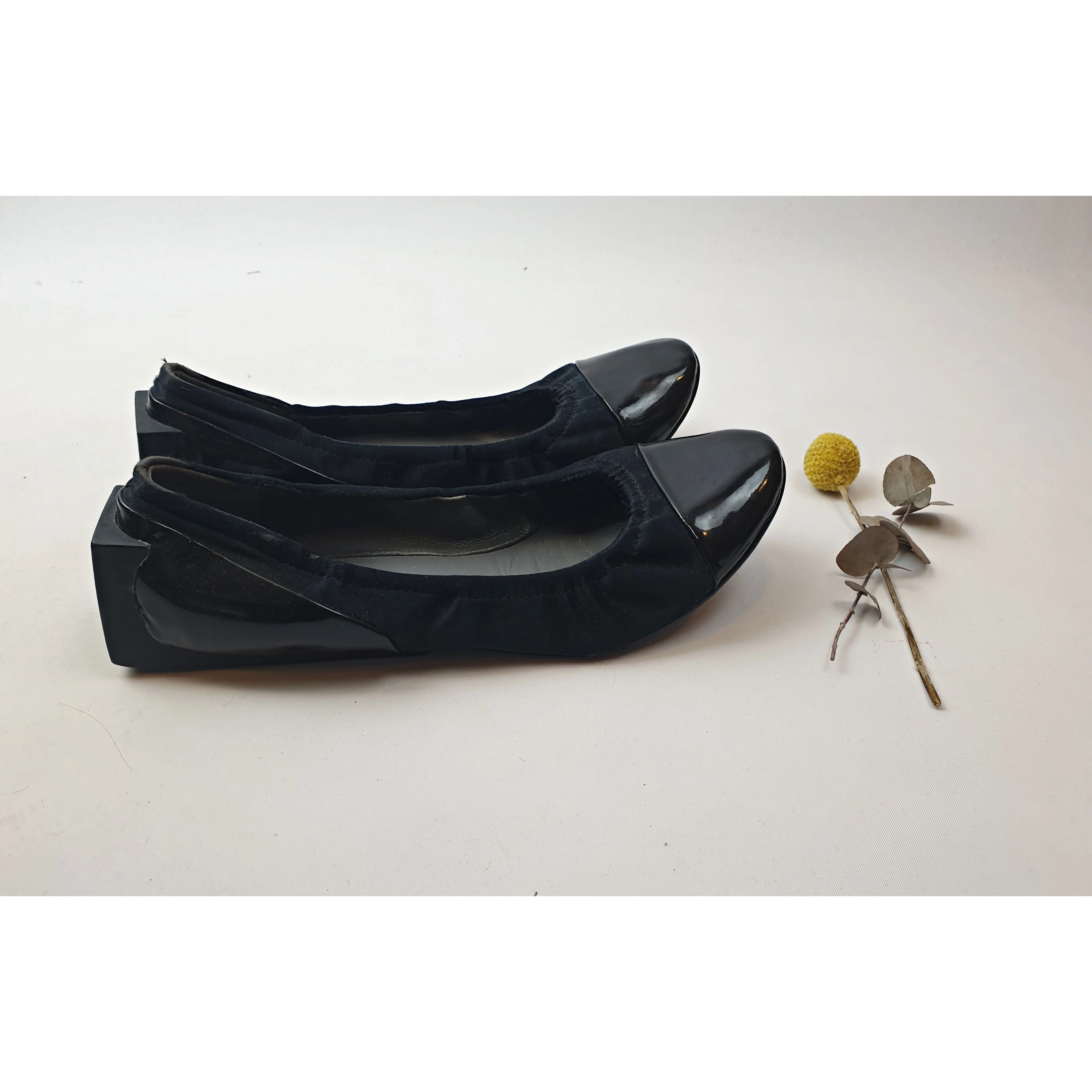 United Nude black flat shoes with unique and fun square heel size 40