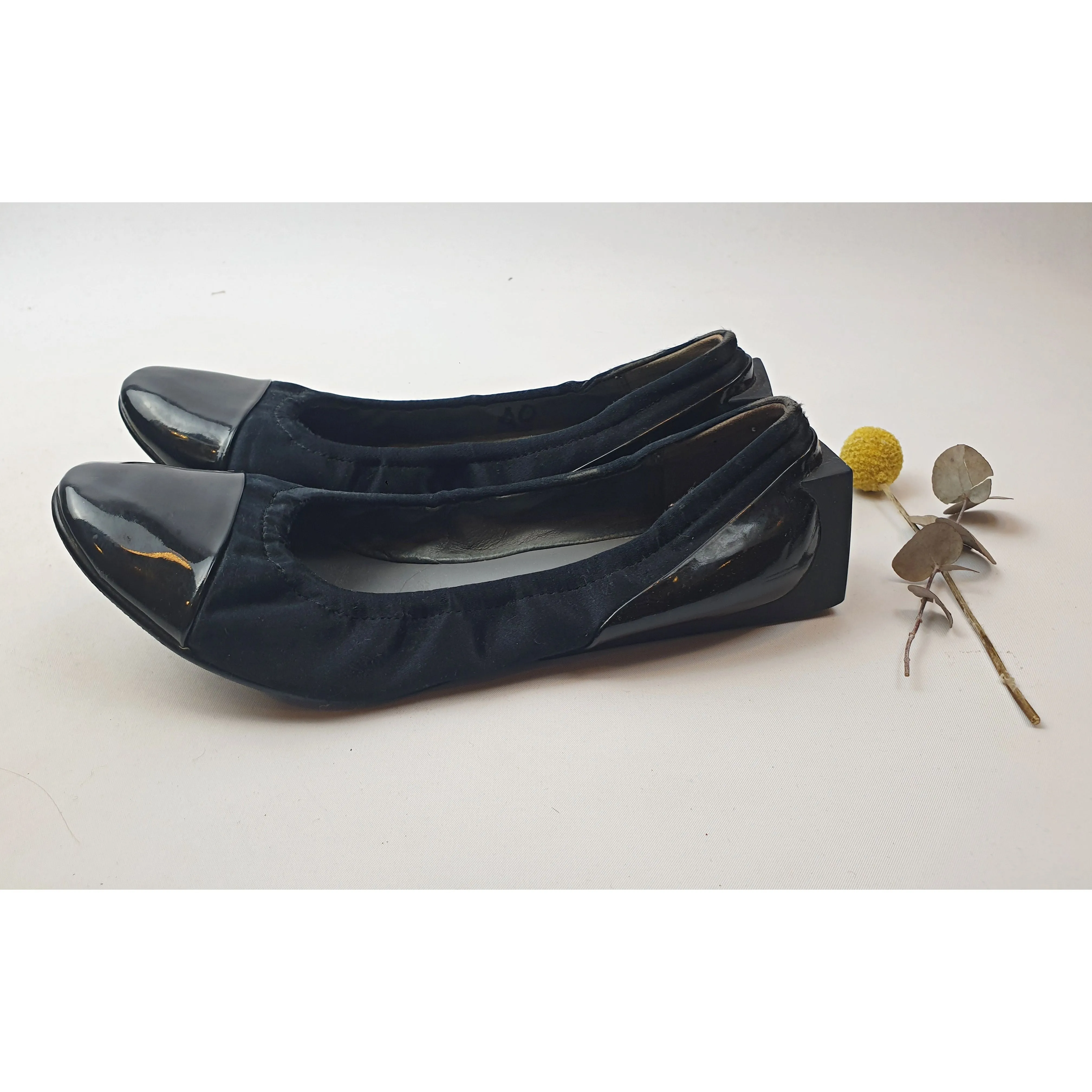 United Nude black flat shoes with unique and fun square heel size 40