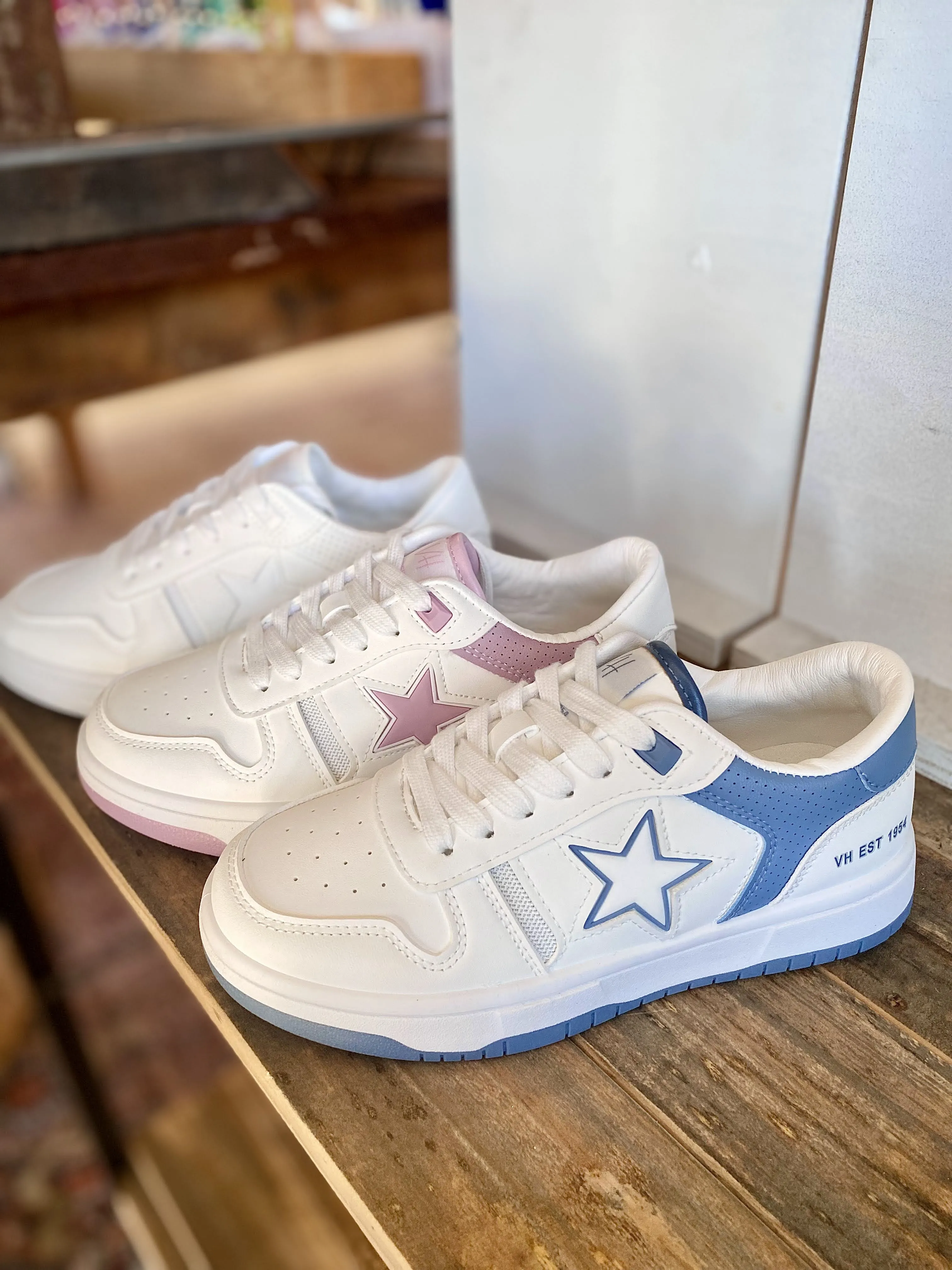 VH ALL WHITE DOTTED EMBEDDED WHITE STAR