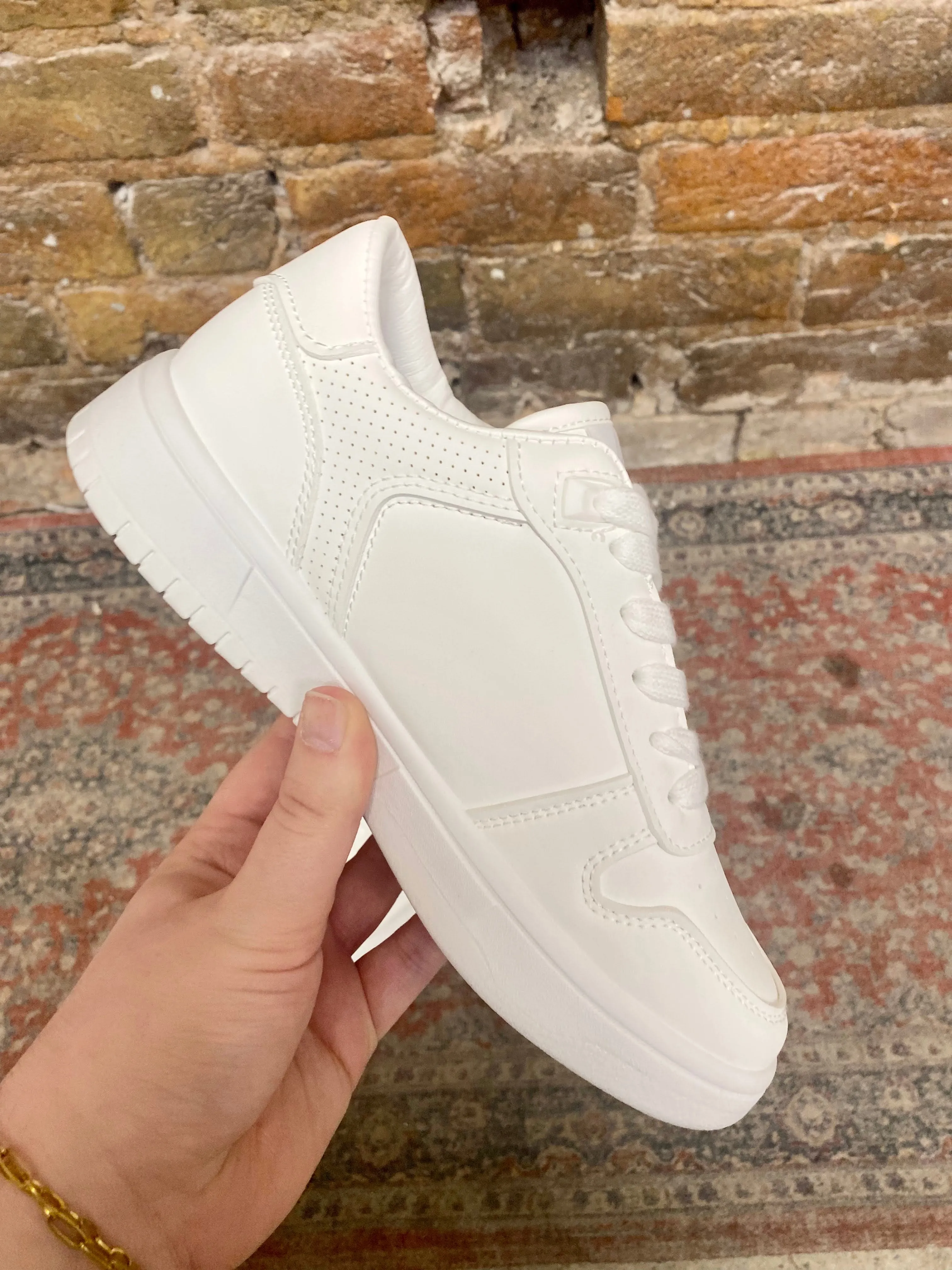 VH ALL WHITE DOTTED EMBEDDED WHITE STAR