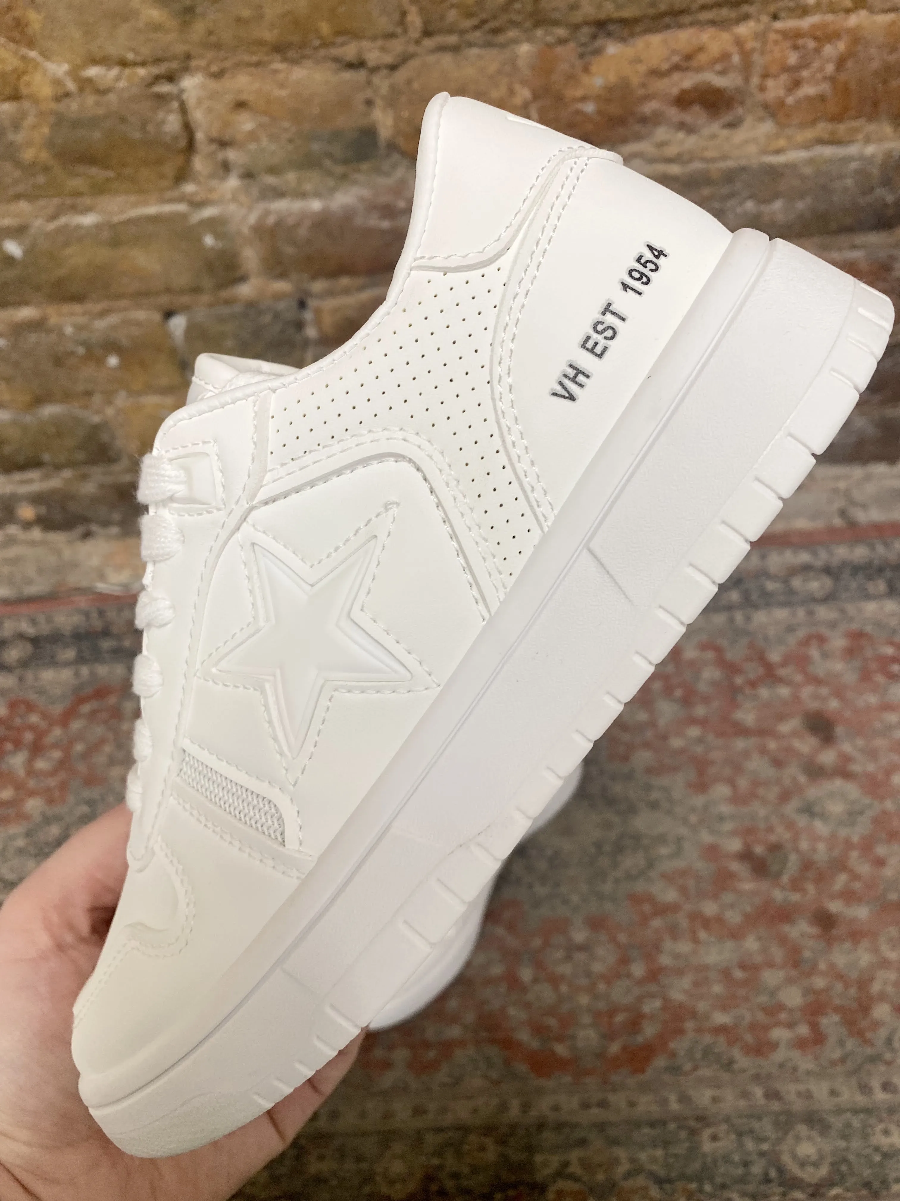 VH ALL WHITE DOTTED EMBEDDED WHITE STAR