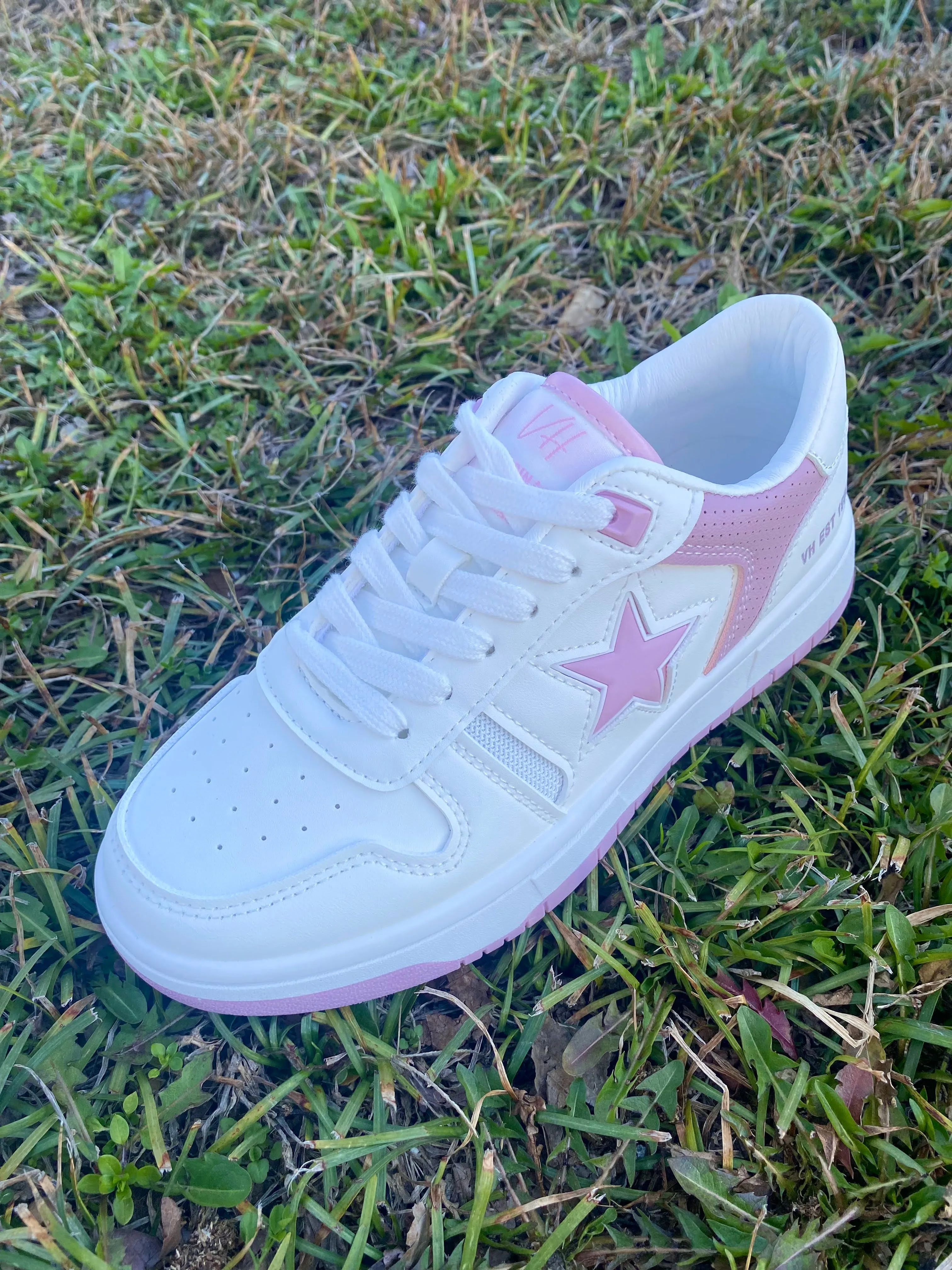 VH ALL WHITE DOTTED EMBEDDED WHITE STAR