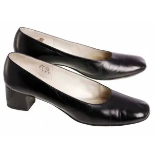Vintage Black Shoes Pumps Margaret Jerrold 1970s 9AA & Box