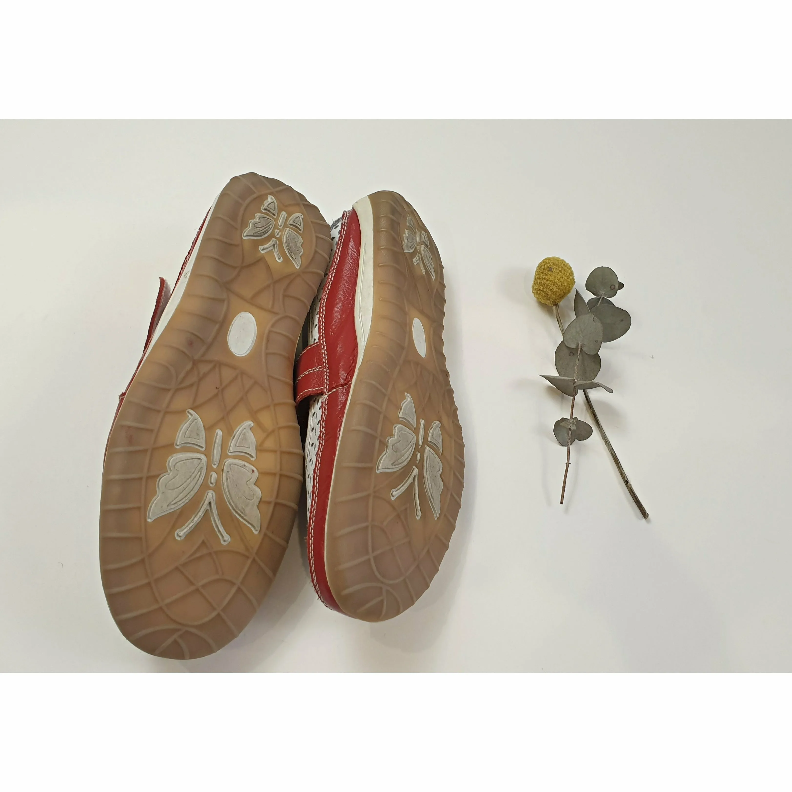 Wild Sole white perforated leather with contrasting red strap size UK 6/AU 7.5-8
