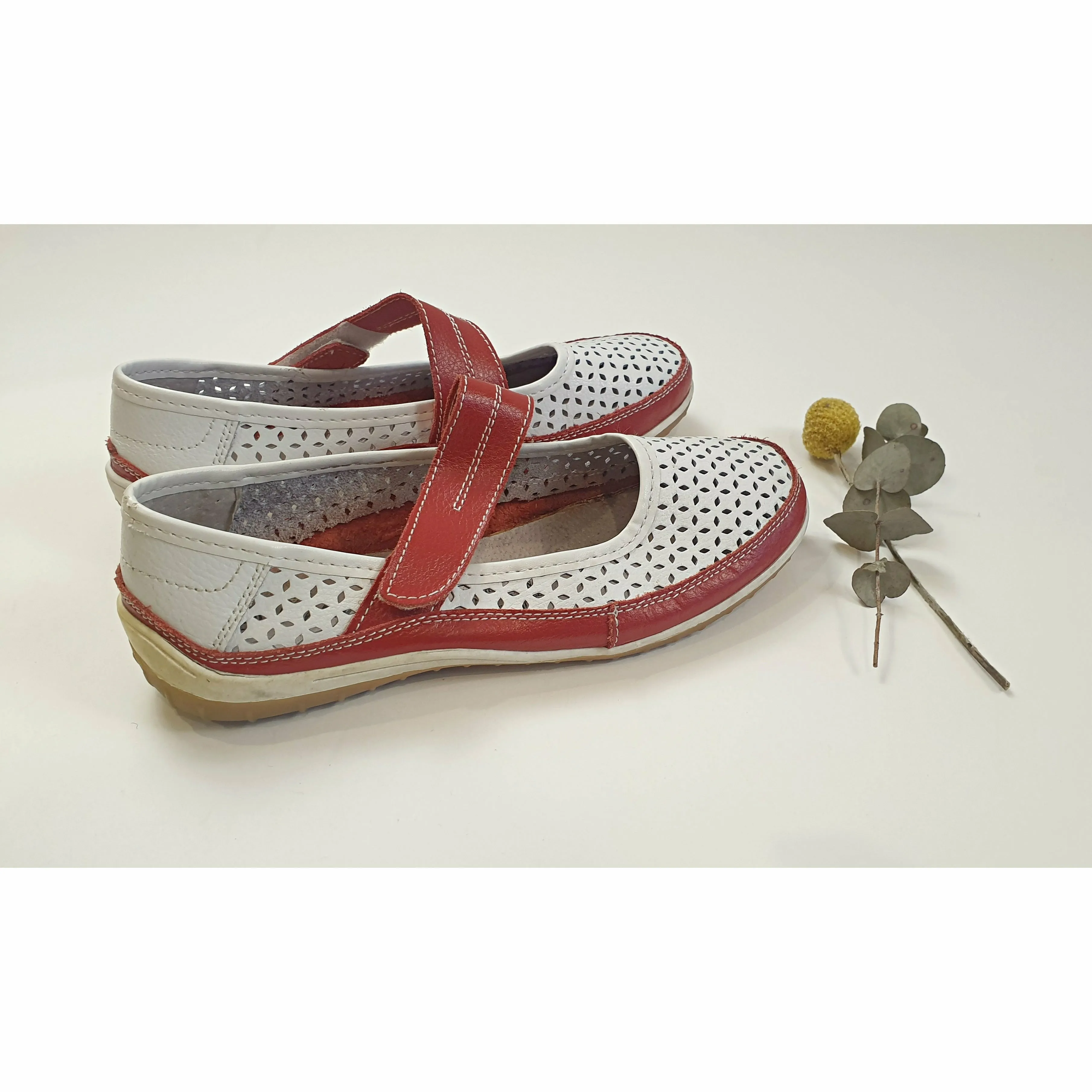 Wild Sole white perforated leather with contrasting red strap size UK 6/AU 7.5-8