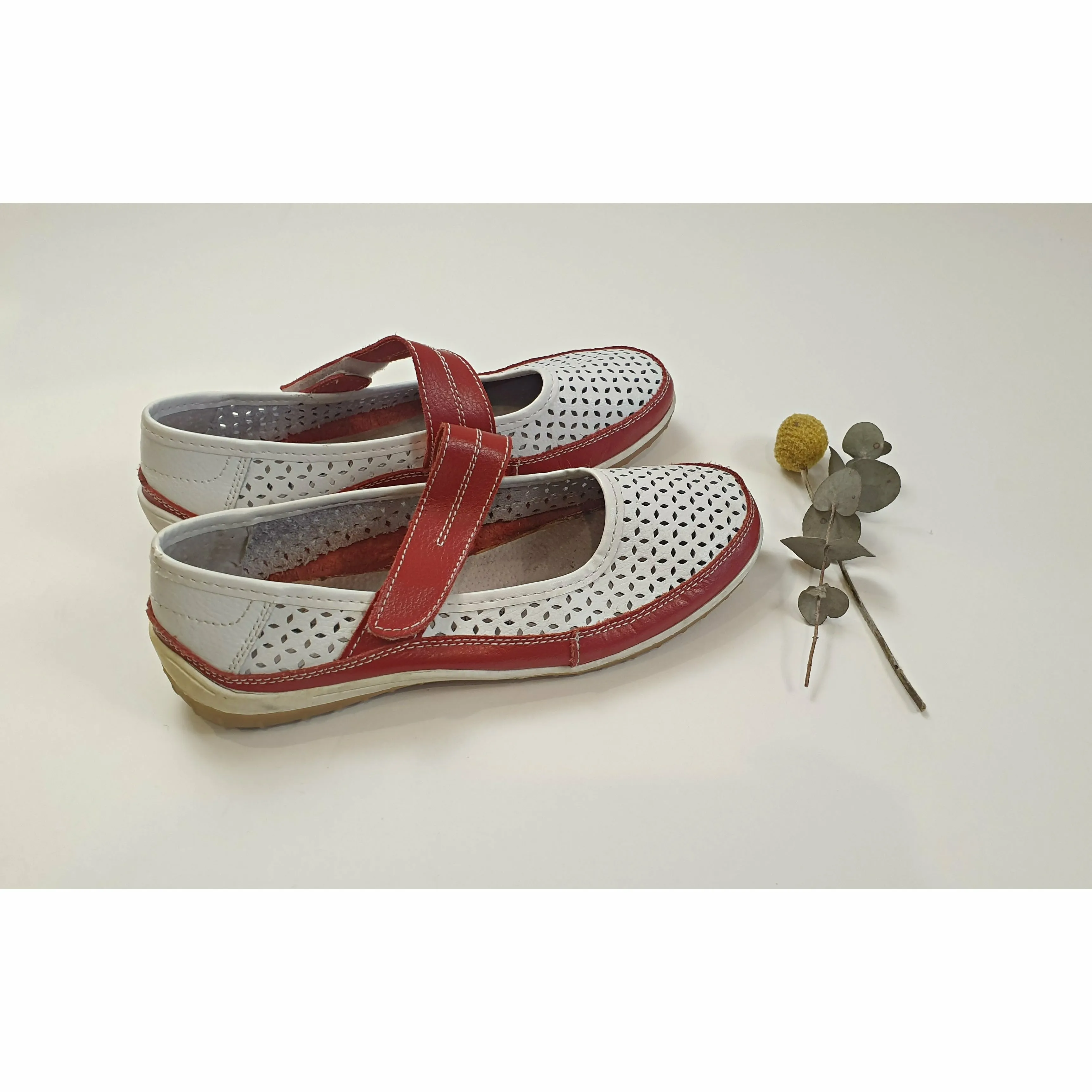 Wild Sole white perforated leather with contrasting red strap size UK 6/AU 7.5-8