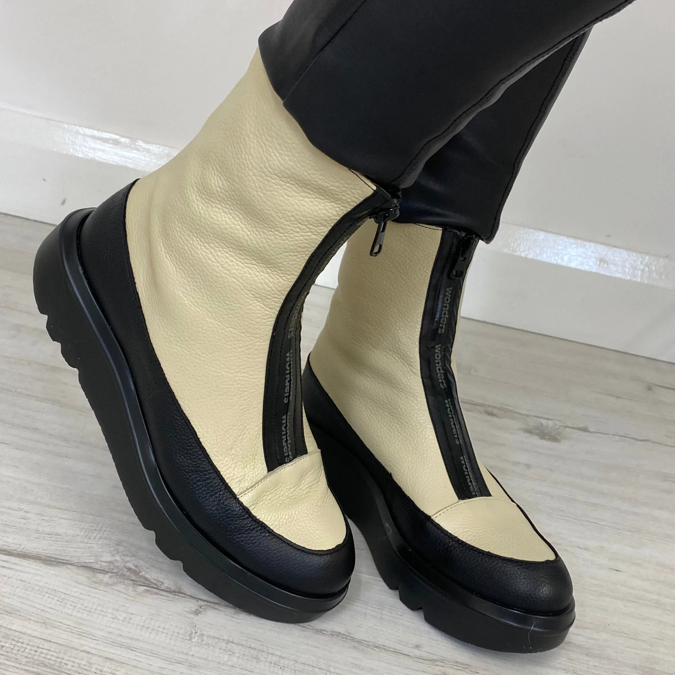 Wonders Cream Leather Front Zip Sneaker Boots