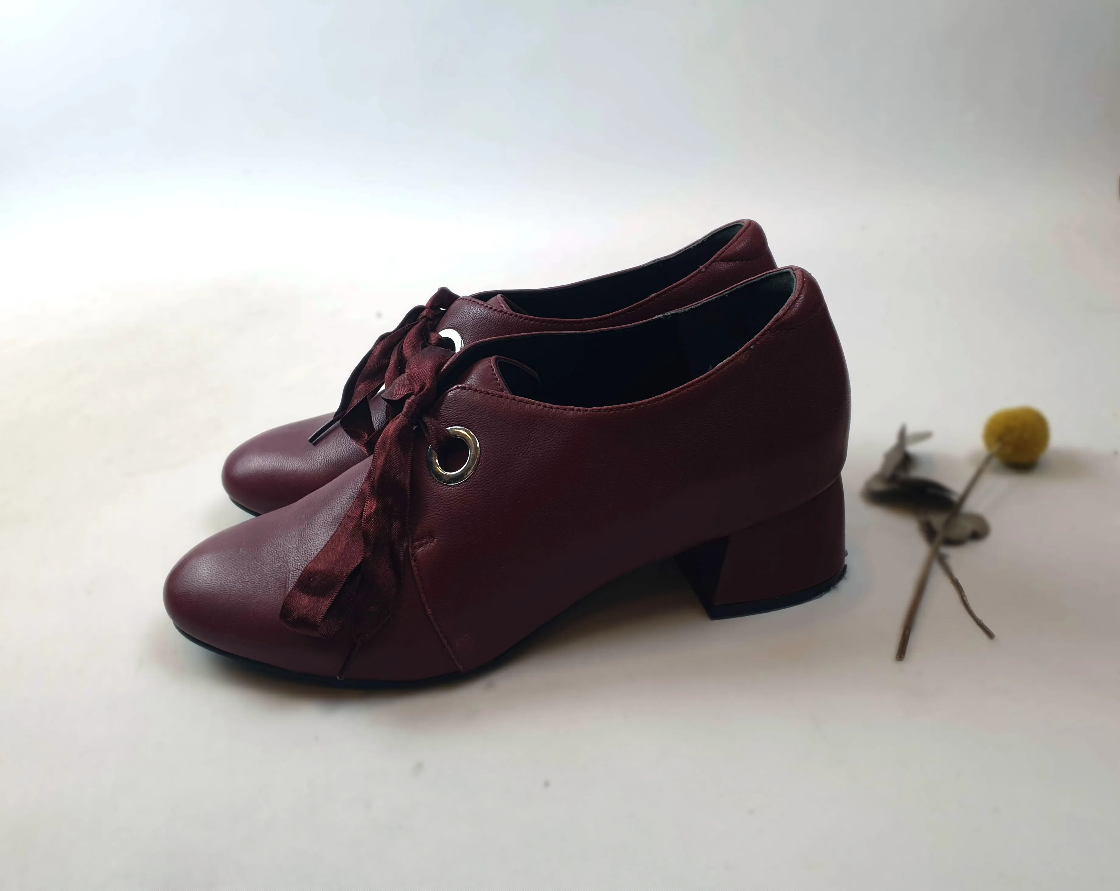 Ziera Pillow Walk red leather shoes with front bow size 39W
